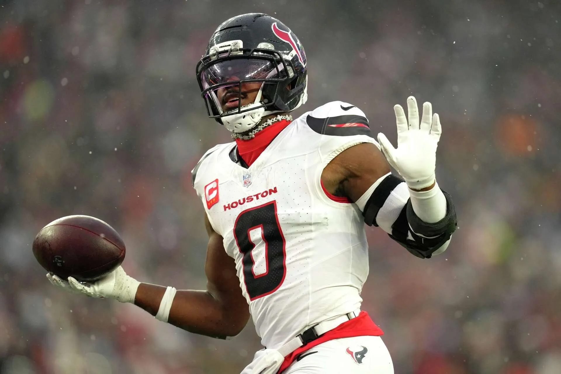 Houston Texans: LB Azeez Al Shaair Has Mission To Help Others