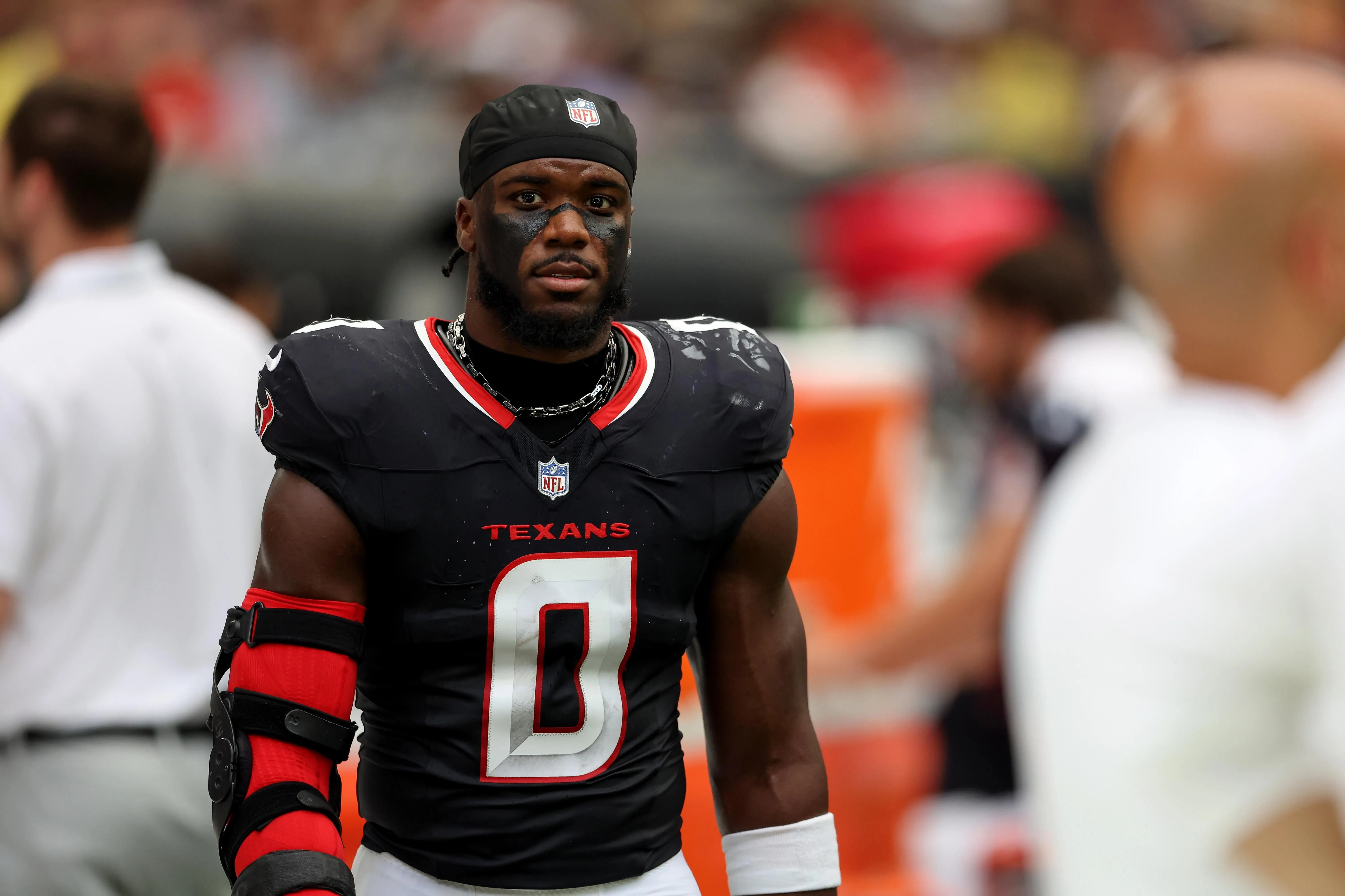 Bears Vs. Texans Punch: Officials Miss Azeez Al Shaair Taking Swing During Fight On Sideline