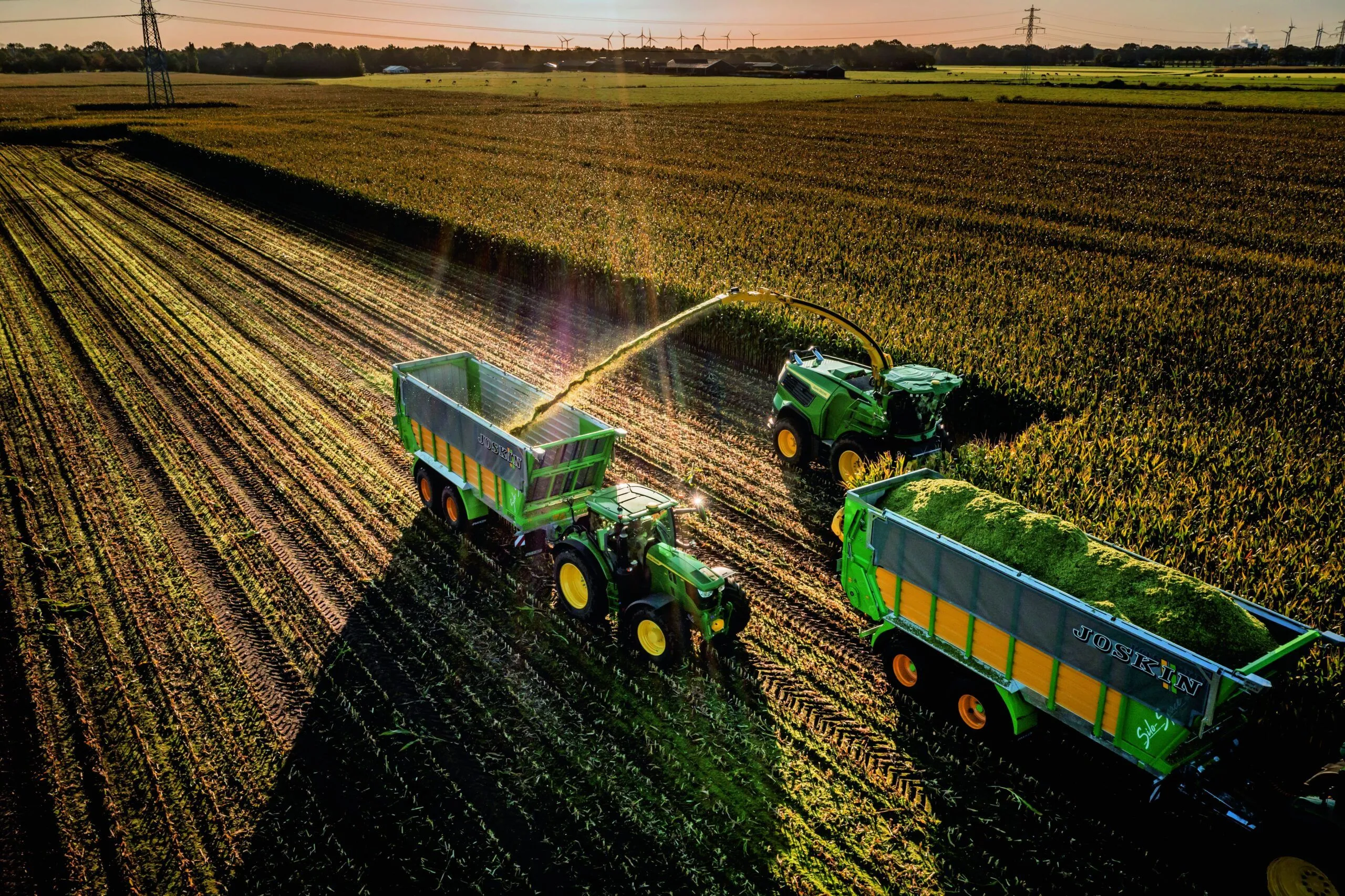 JOHN DEERE UNVEILS NEW F8 AND F9 SELF PROPELLED FORAGE HARVESTER. Hunt Forest Group