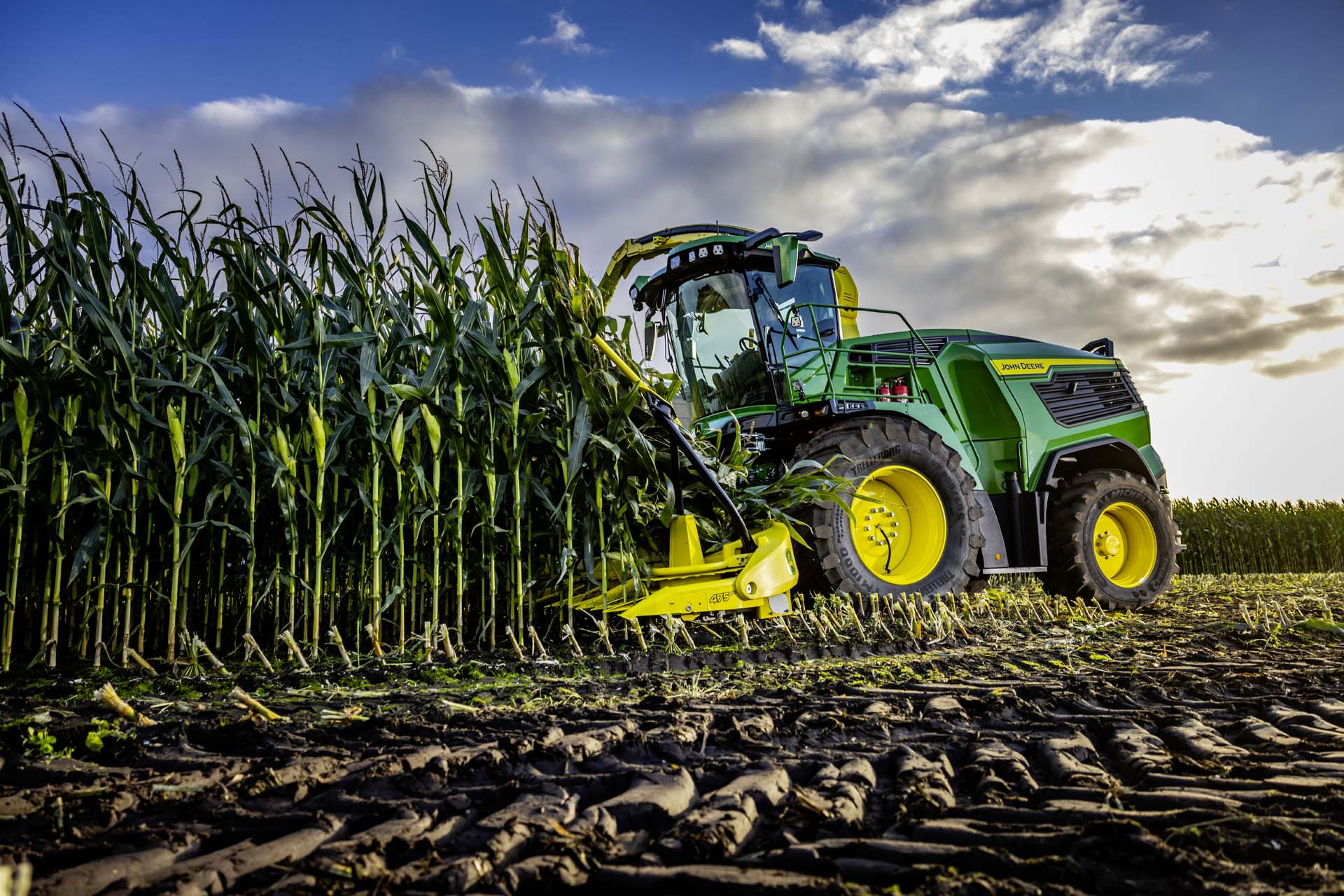 John Deere Unveils New F8 And F9 Self Propelled Forage Harvesters
