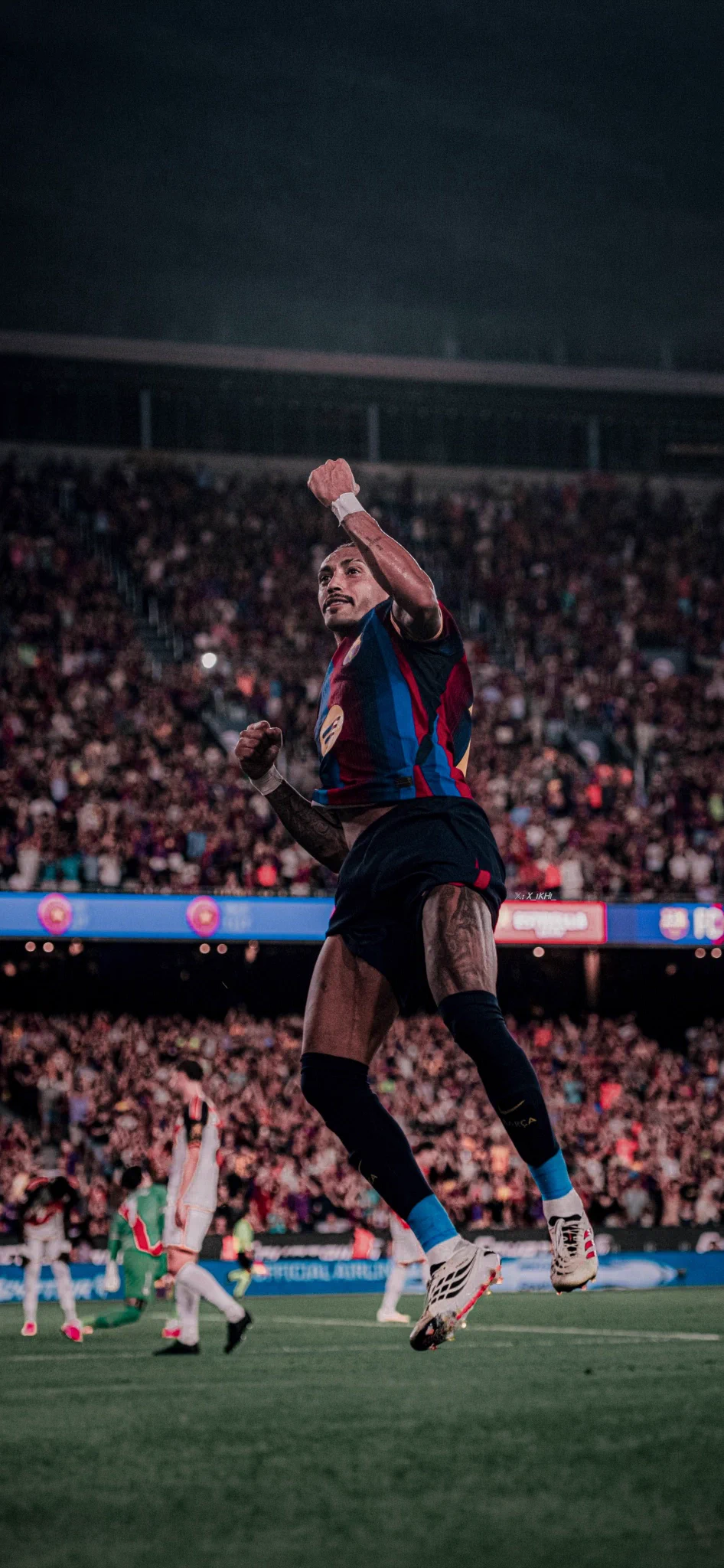 Football Wallpaper - └
