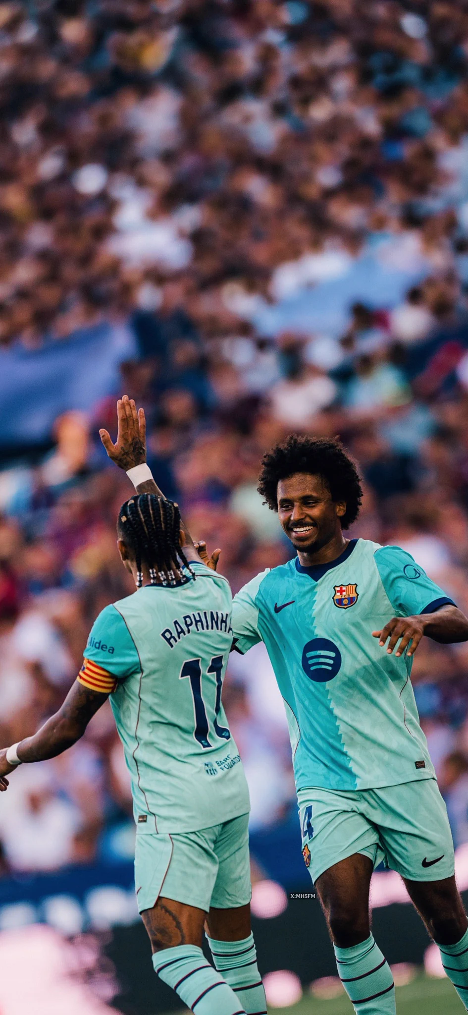 Football Wallpaper - └