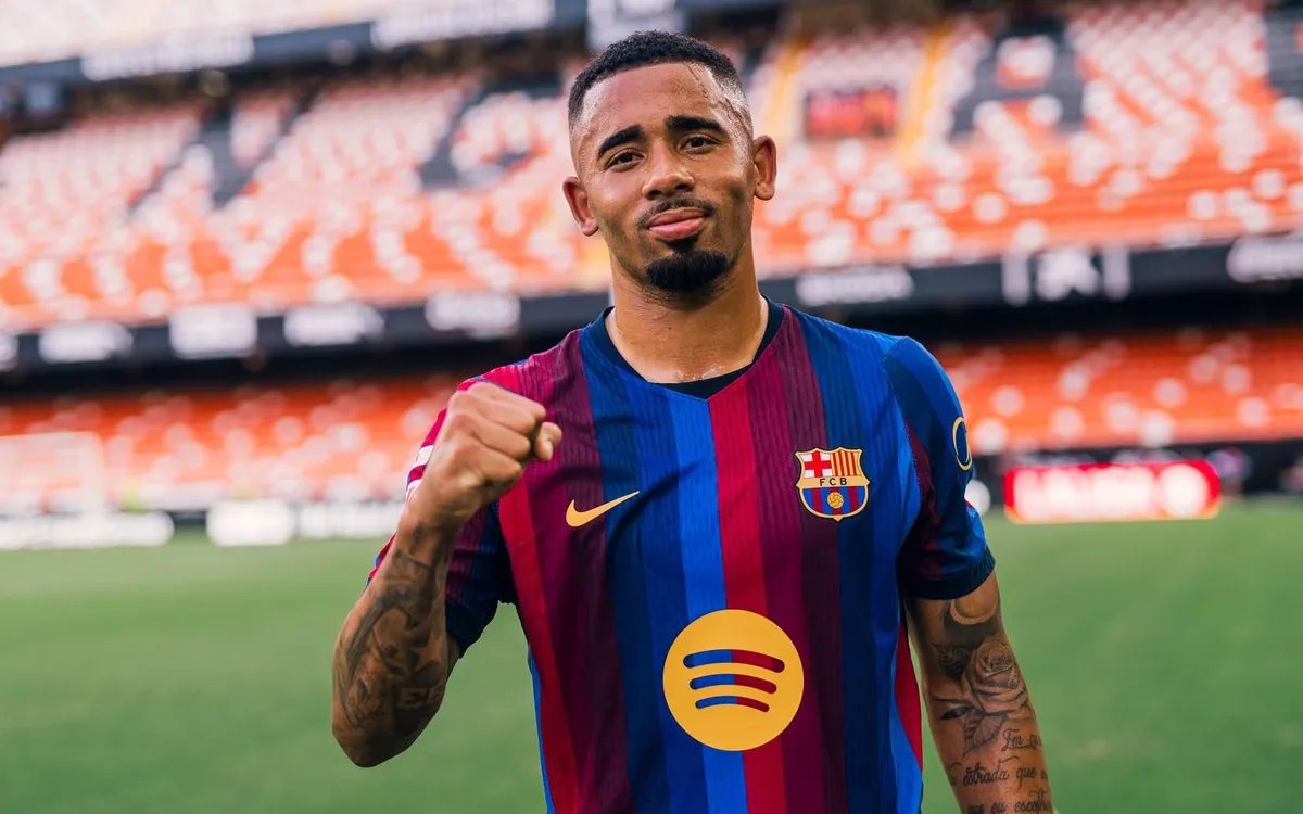 Gabriel Jesus makes FC Barcelona debut