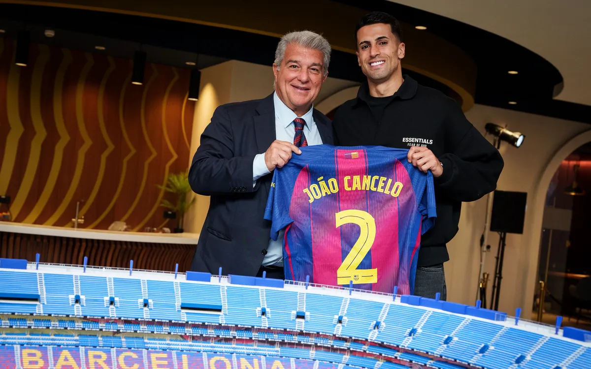 João Cancelo becomes an FC Barcelona player