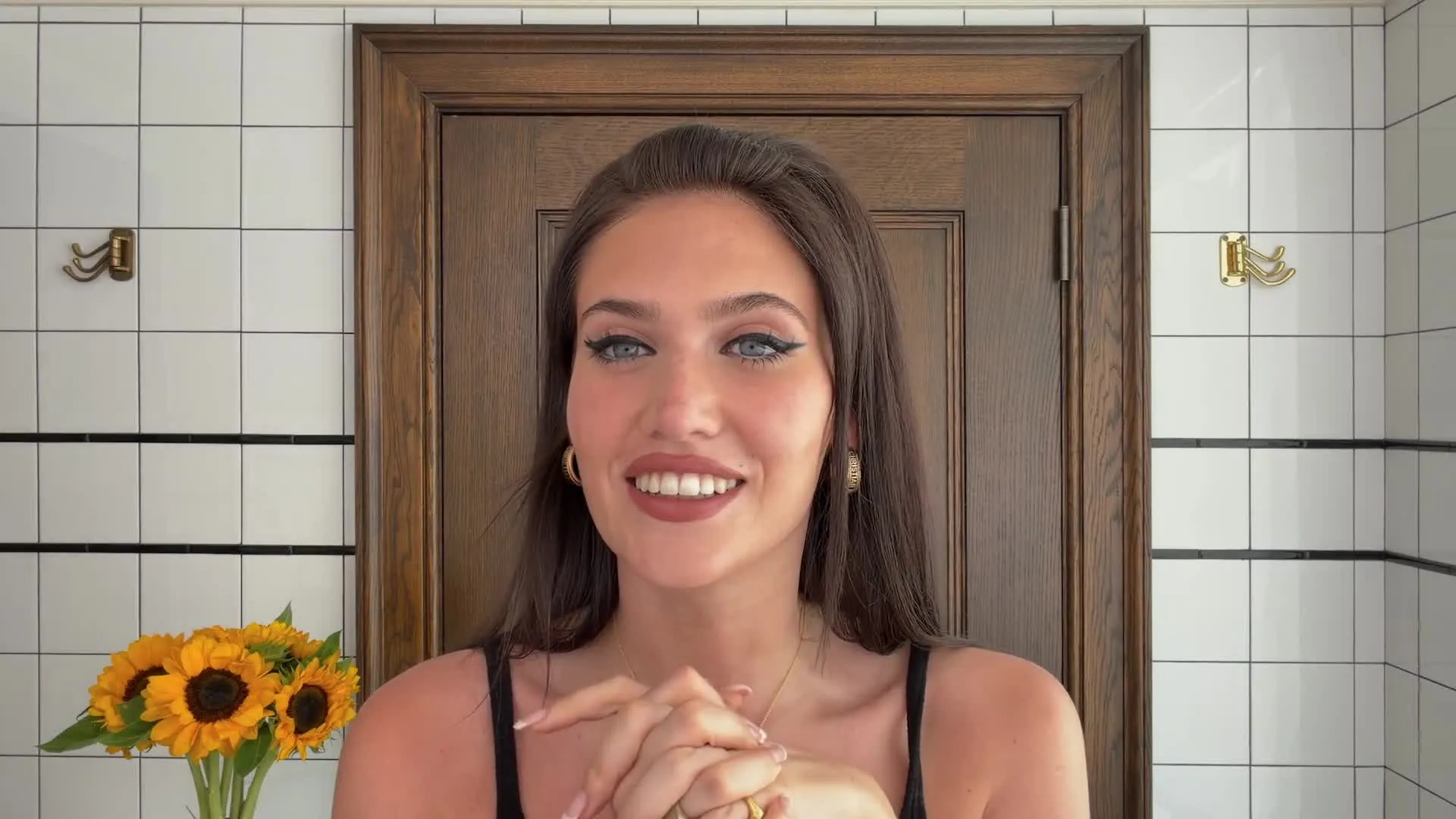 How Sienna Spiro Gets Her ‘Big’ 1960s Inspired Eyes