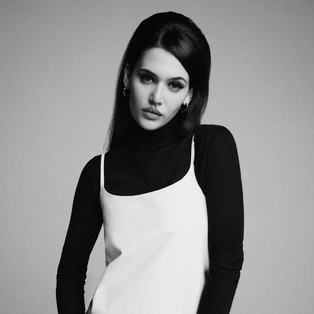 Sienna Spiro on Her Debut Album, Her Inspirations, and Getting Over a Breakup