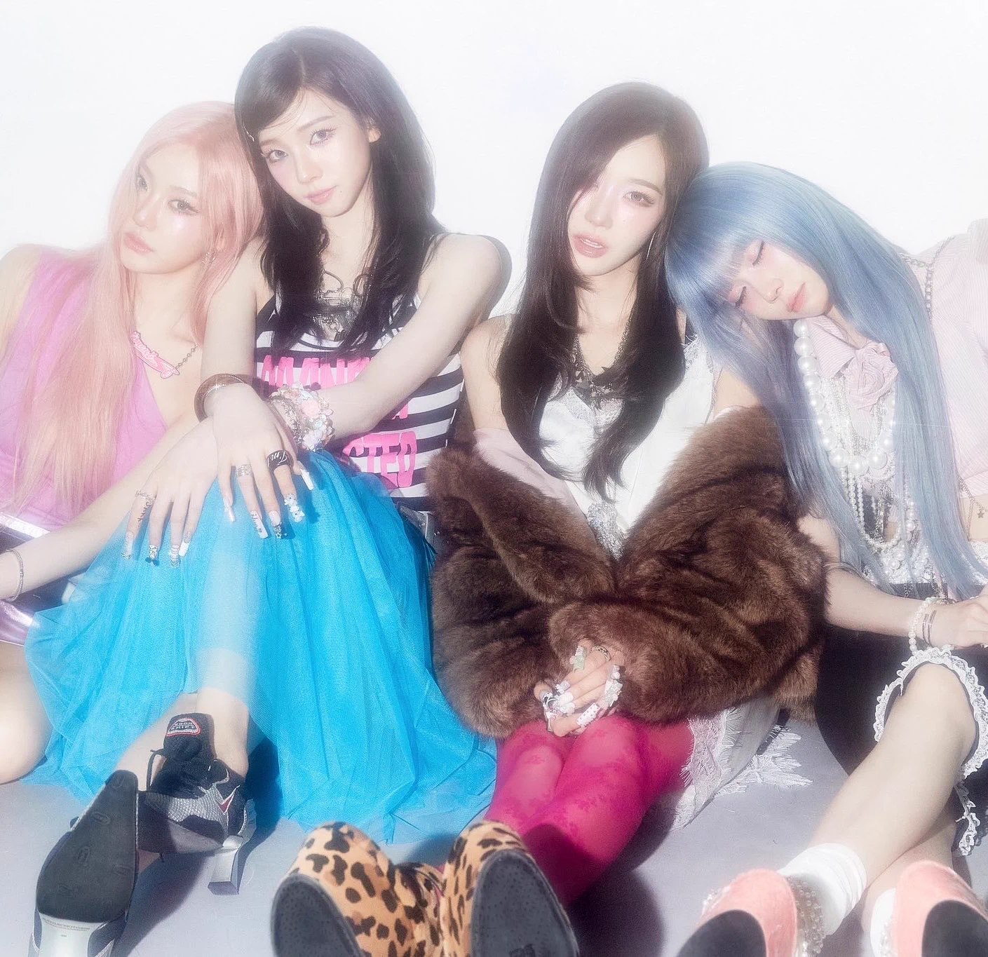 Pop Base stuns in concept photo to their first Japanese album 'KISS N TELL.'