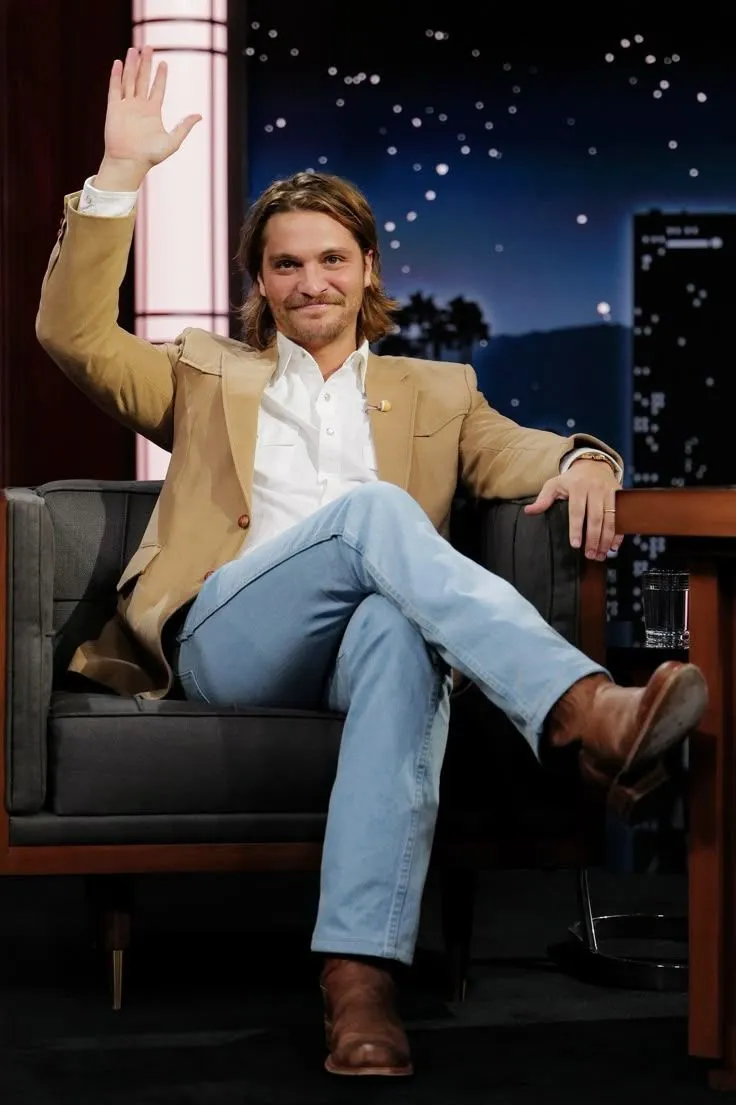 Mens cowboy boots outfit. Grimes music, Mens western wear, Grimes style