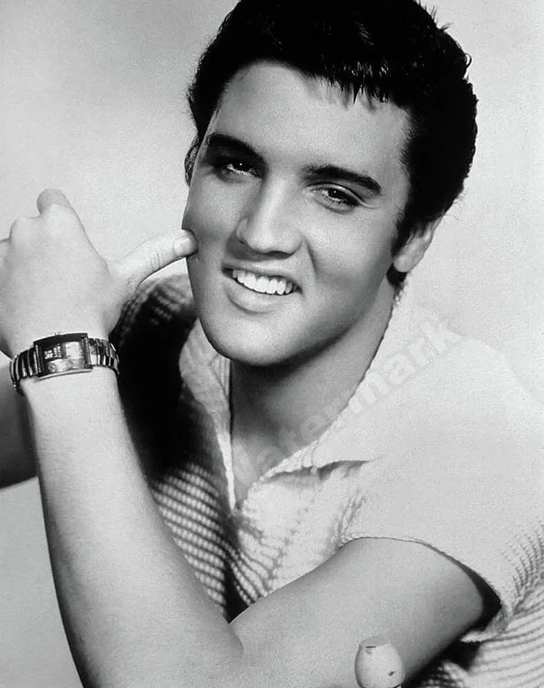 Young Elvis Presley Smiling Photo Art Print by PHOTOOH! Wall Art Photo Posters Canvas Photograph RePrint RP (24 X 36 POSTER PRINT): Posters & Prints