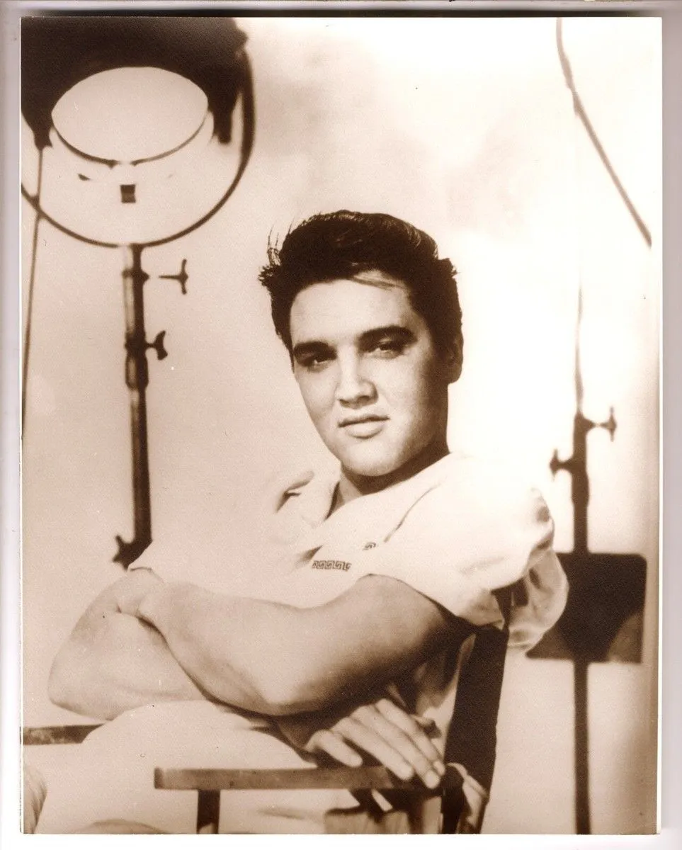 YOUNG ELVIS PRESLEY KING of ROCK & ROLL LARGE 11x14 SEPIA TONE PORTRAIT PHOTO