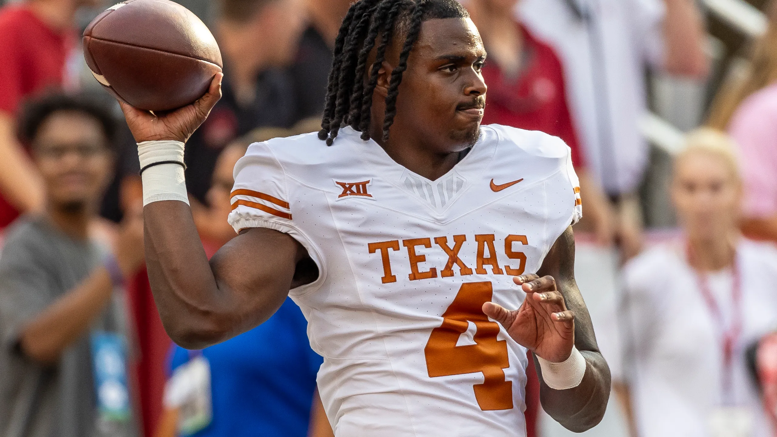 Texas running back CJ Baxter lost for season with training camp knee injury that requires surgery