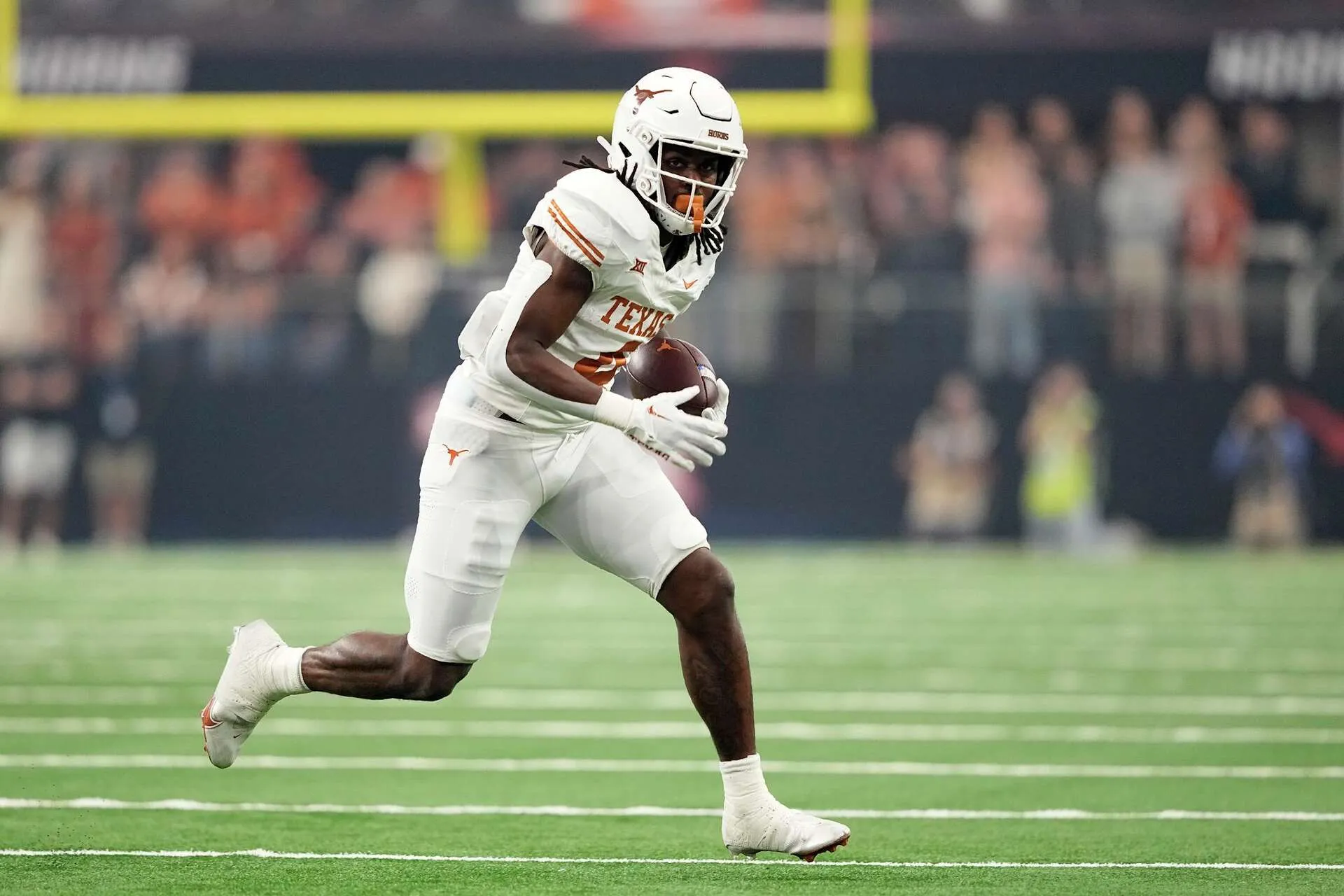 Texas' CJ Baxter among SEC players to watch in 2025