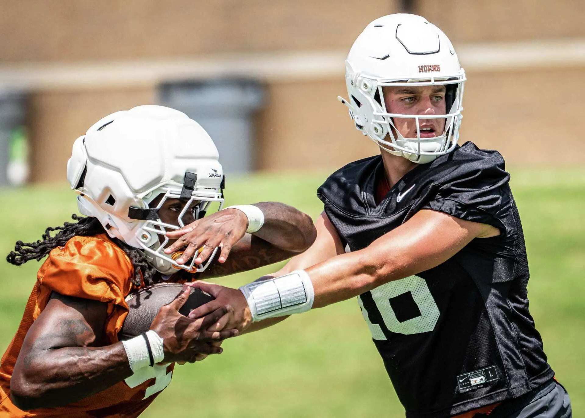 Texas football: CJ Baxter's inspiring comeback from knee injury