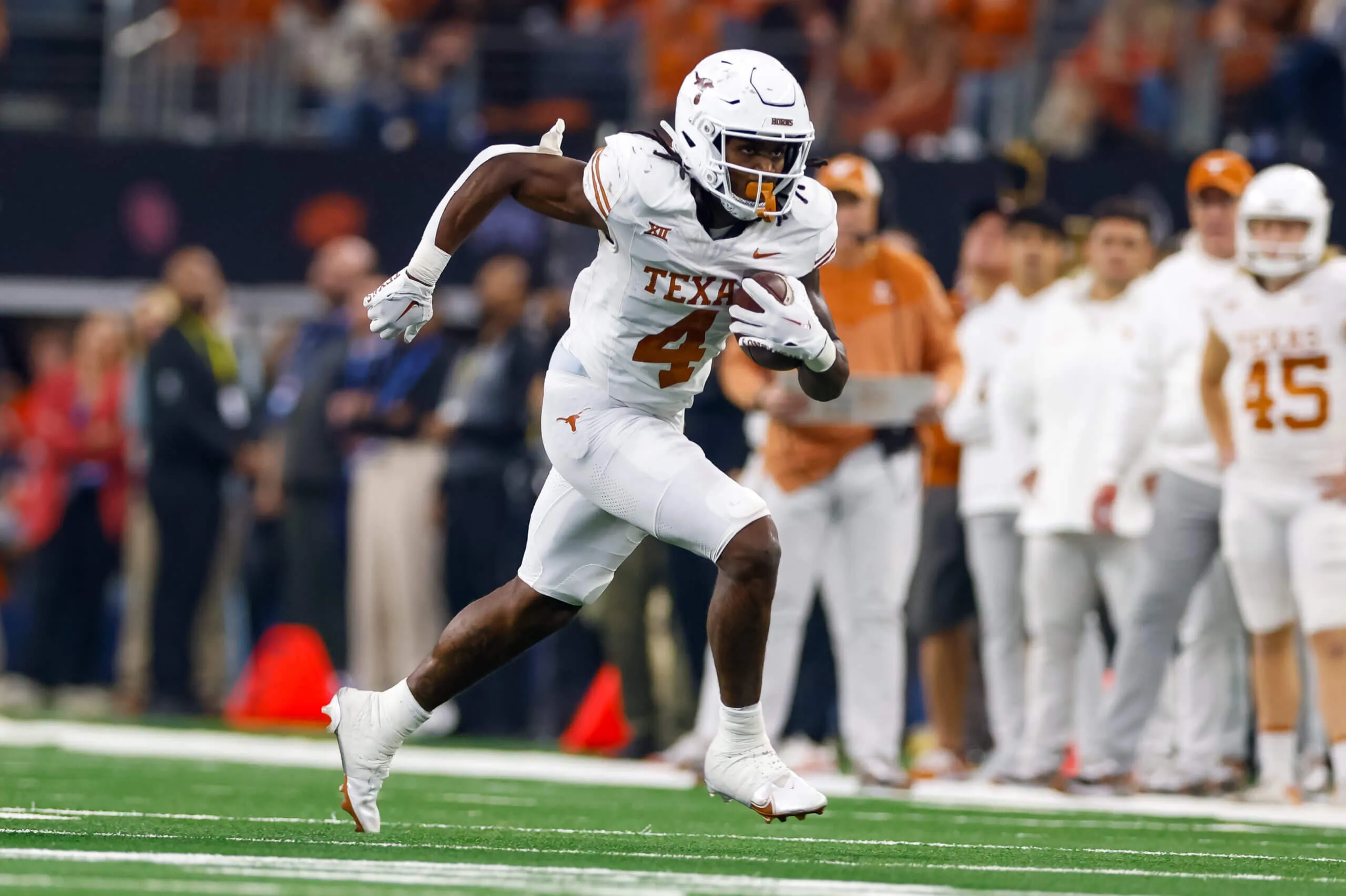 Texas RB CJ Baxter out for season after knee injury: Who will Longhorns turn to?