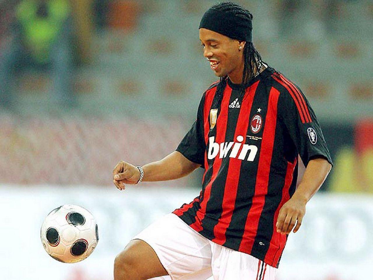 Ronaldinho. HD Wallpaper (High Definition)