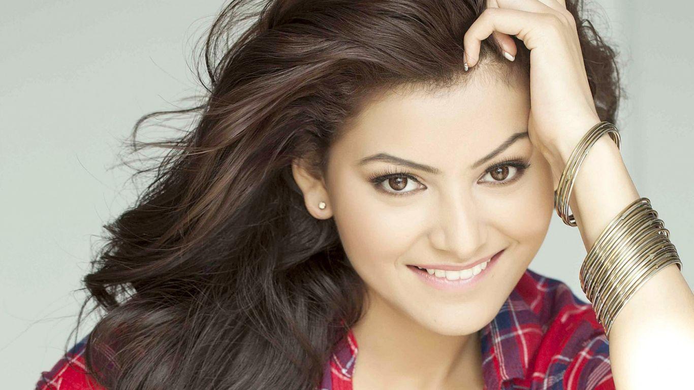 Awesome bollywood actress HD wallpaper 1366×768 For Your Top
