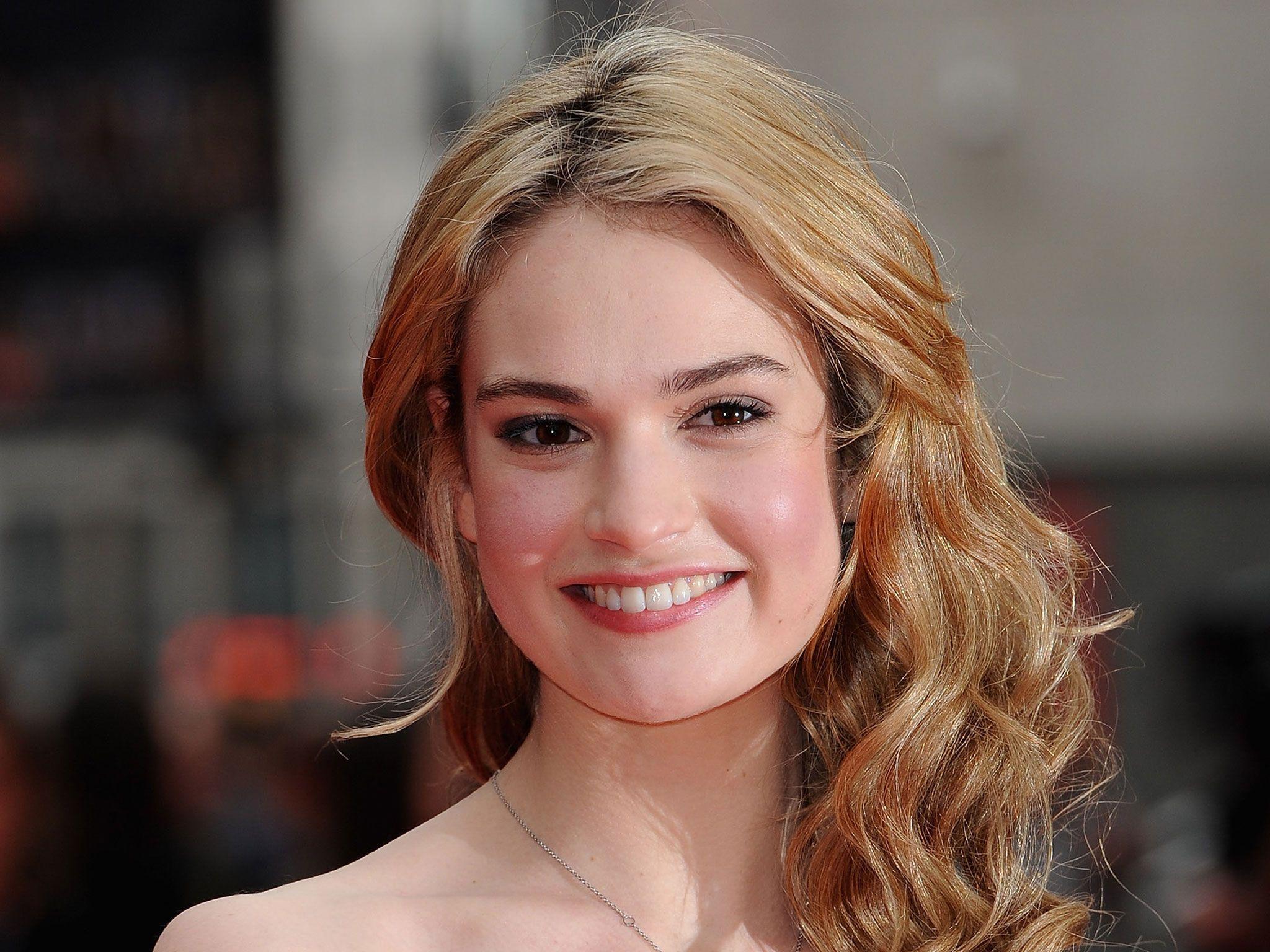 Beautiful HD Lily James Wallpaper Photo Collections