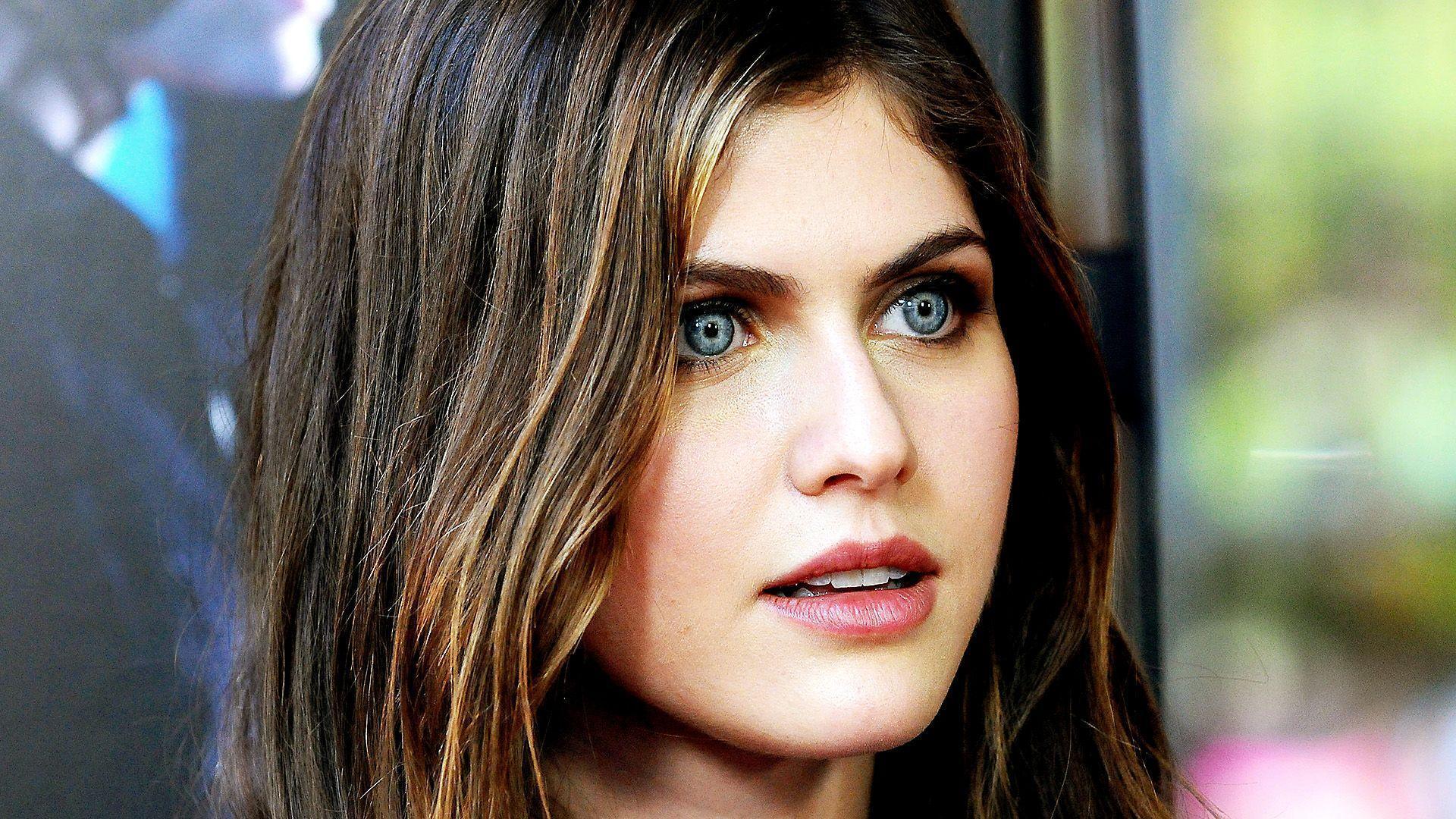 Alexandra Daddario Wallpaper and Picture Collection