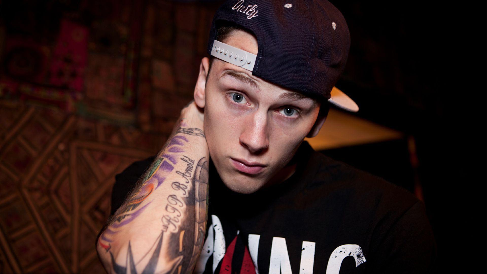 Machine Gun Kelly Lace Up Wallpapers