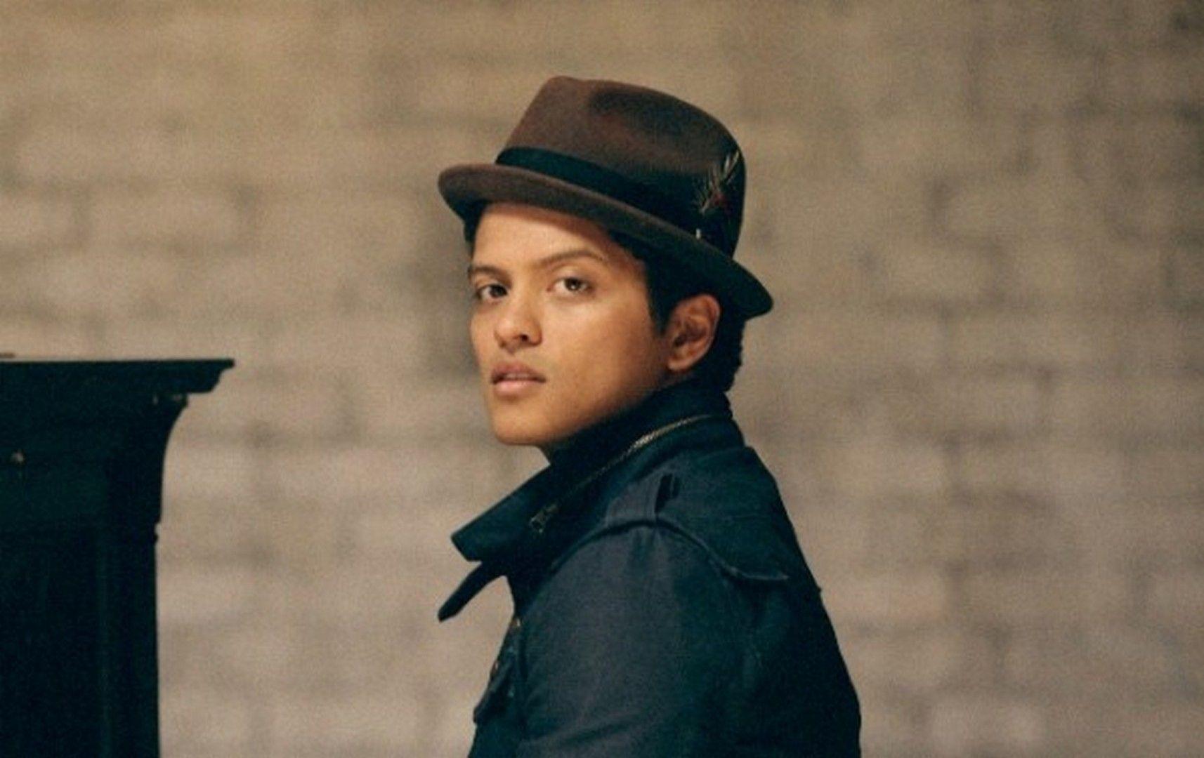 Bruno Mars HD Wallpaper and Background Image