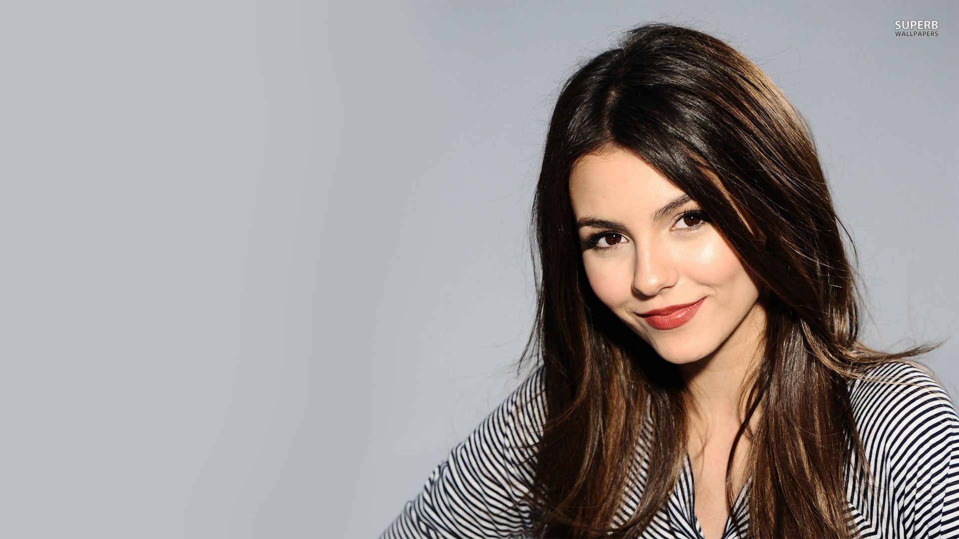 Victoria Justice HD Wallpaper of High Quality Download