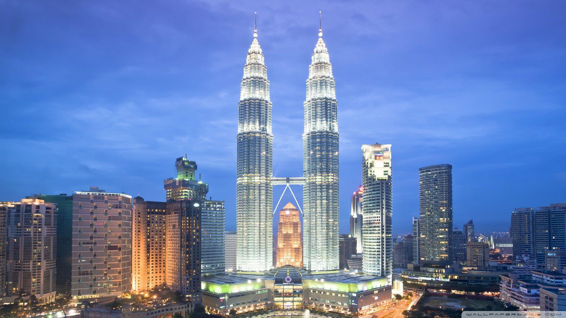 Petronas Towers, Kuala Lumpur, Malaysia HD desktop wallpaper