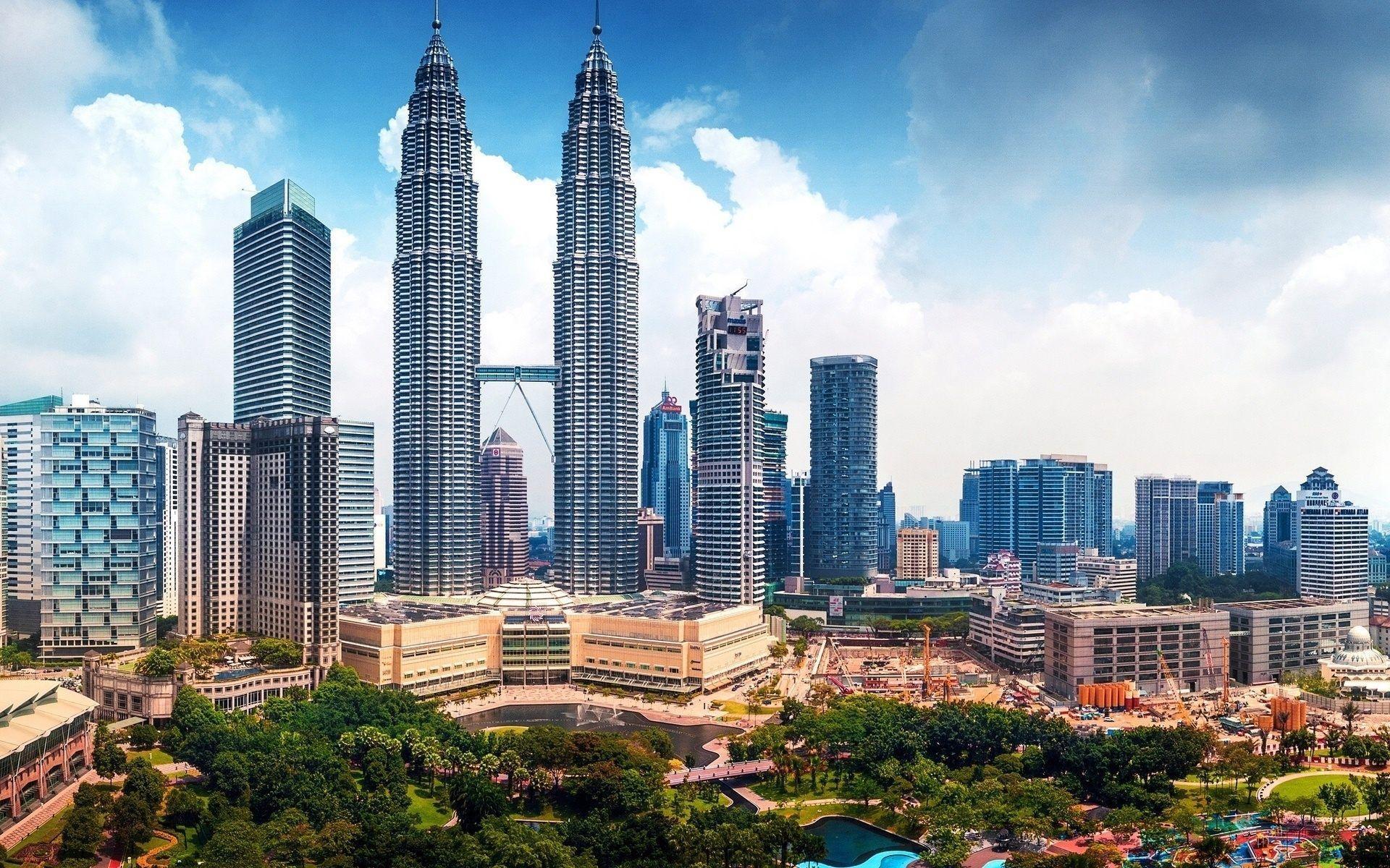 Petronas Twin Towers Malaysia Wallpaper HD Download