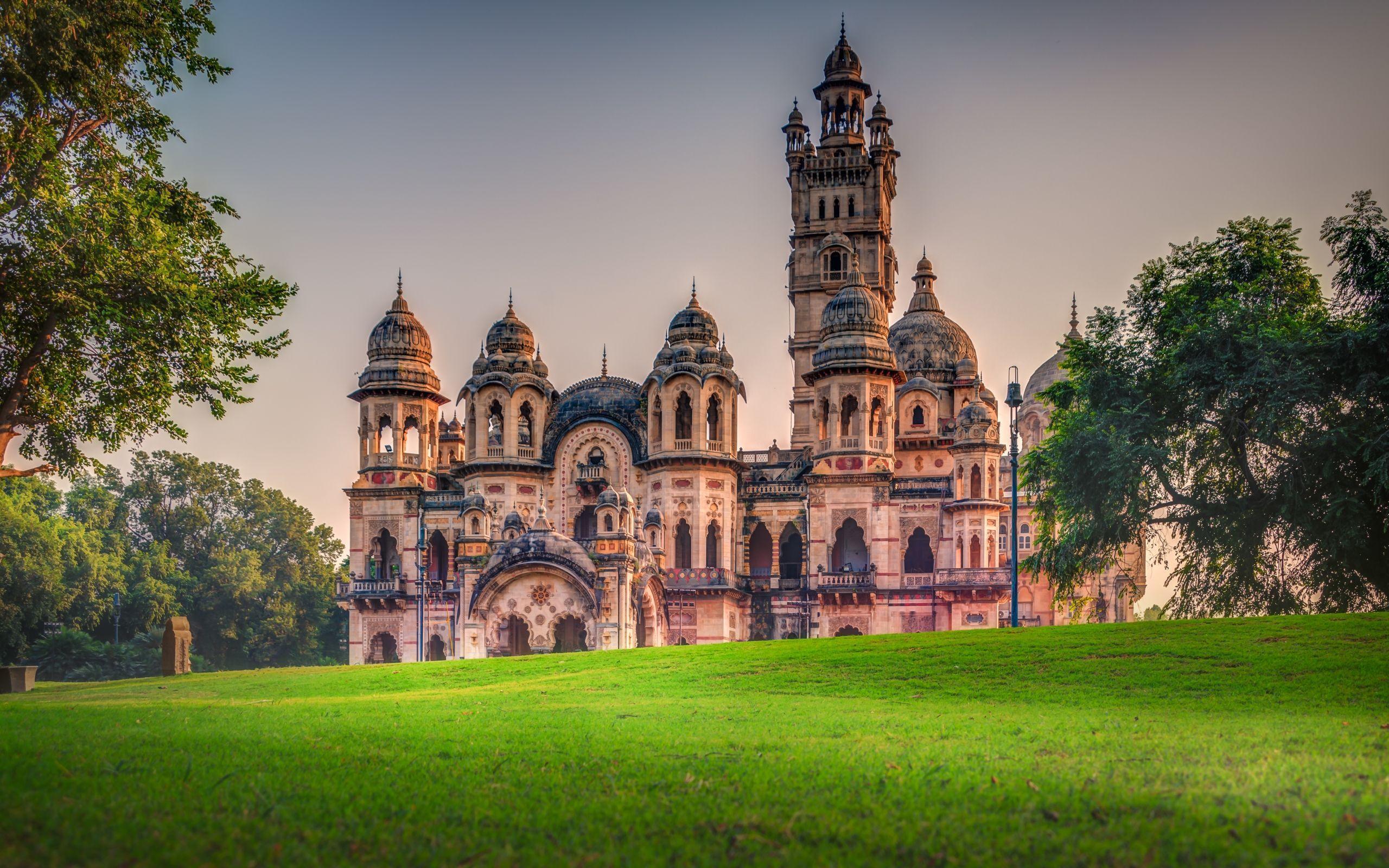 Laxmi Vilas Palace, Vadodara HD Wallpaper. Background