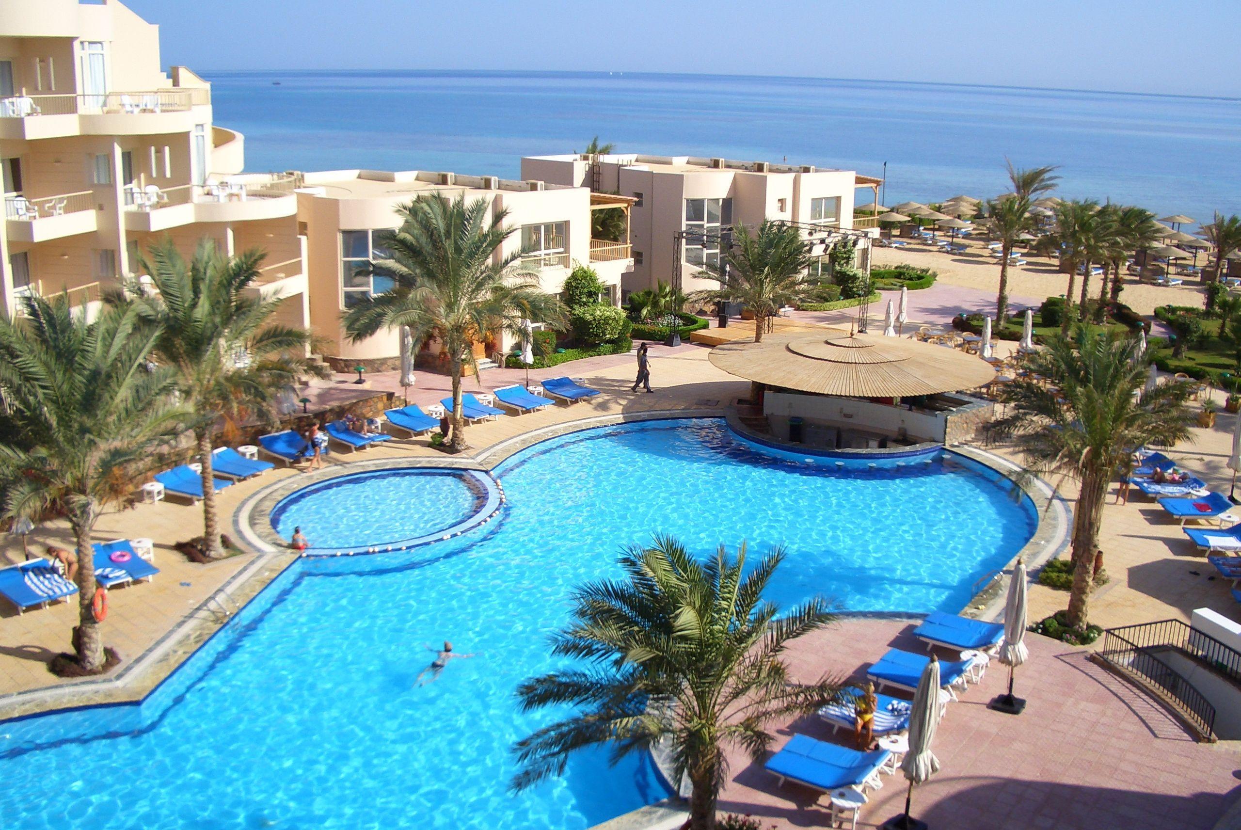 Hotels on the beach in the resort of Hurghada, Egypt wallpaper