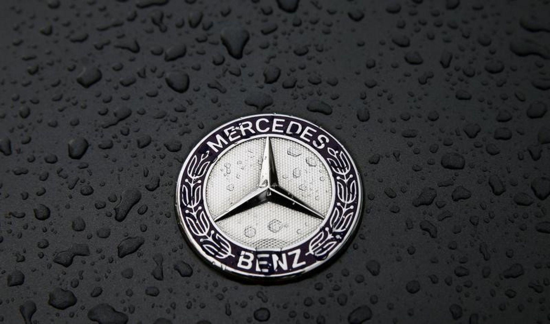 Wallpaper Mercedes Logo Bw Grill Hd, Silver Mercedes Benz - Wallpaperforu