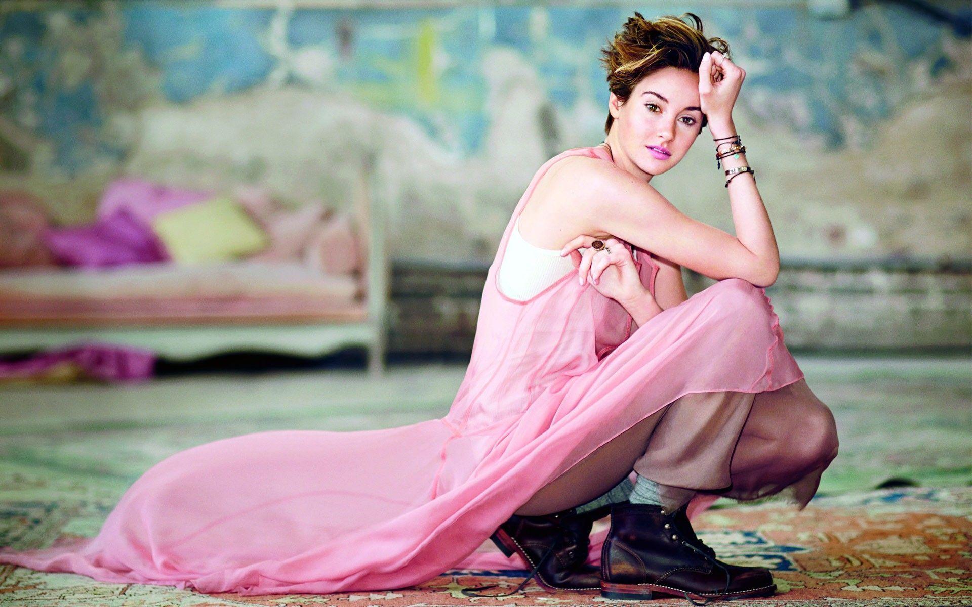 Actress Shailene Woodley wallpaper