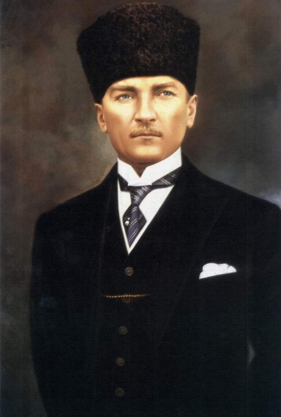 Yüksek Kalitede Atatürk Resimleri büyük boy tam ekran HD renkli