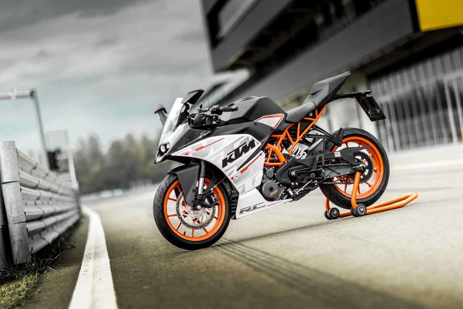 image for 2016 KTM RC 390 HD Latest New & Old Car HD Image