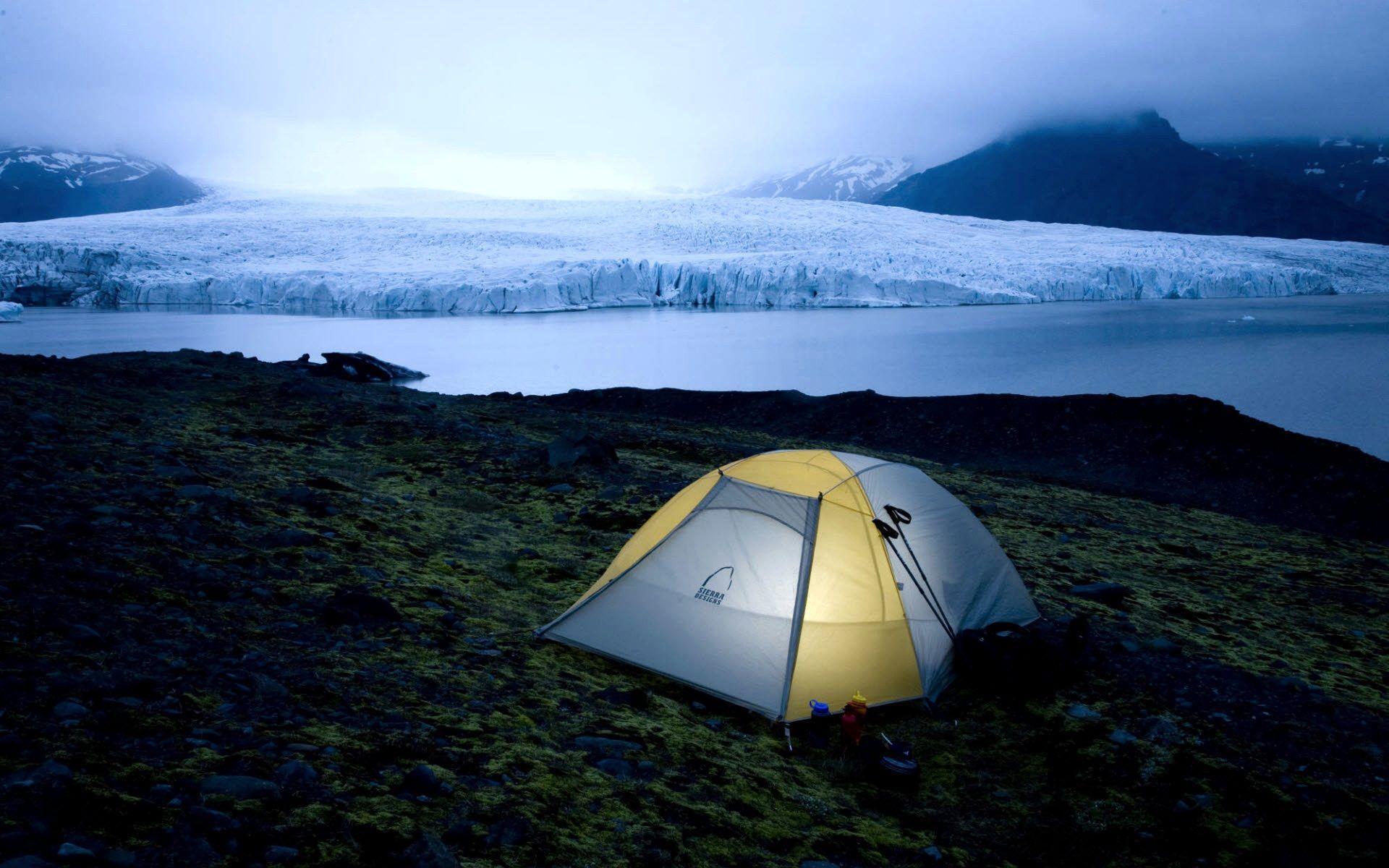 Camping in Iceland National Park Wallpaper