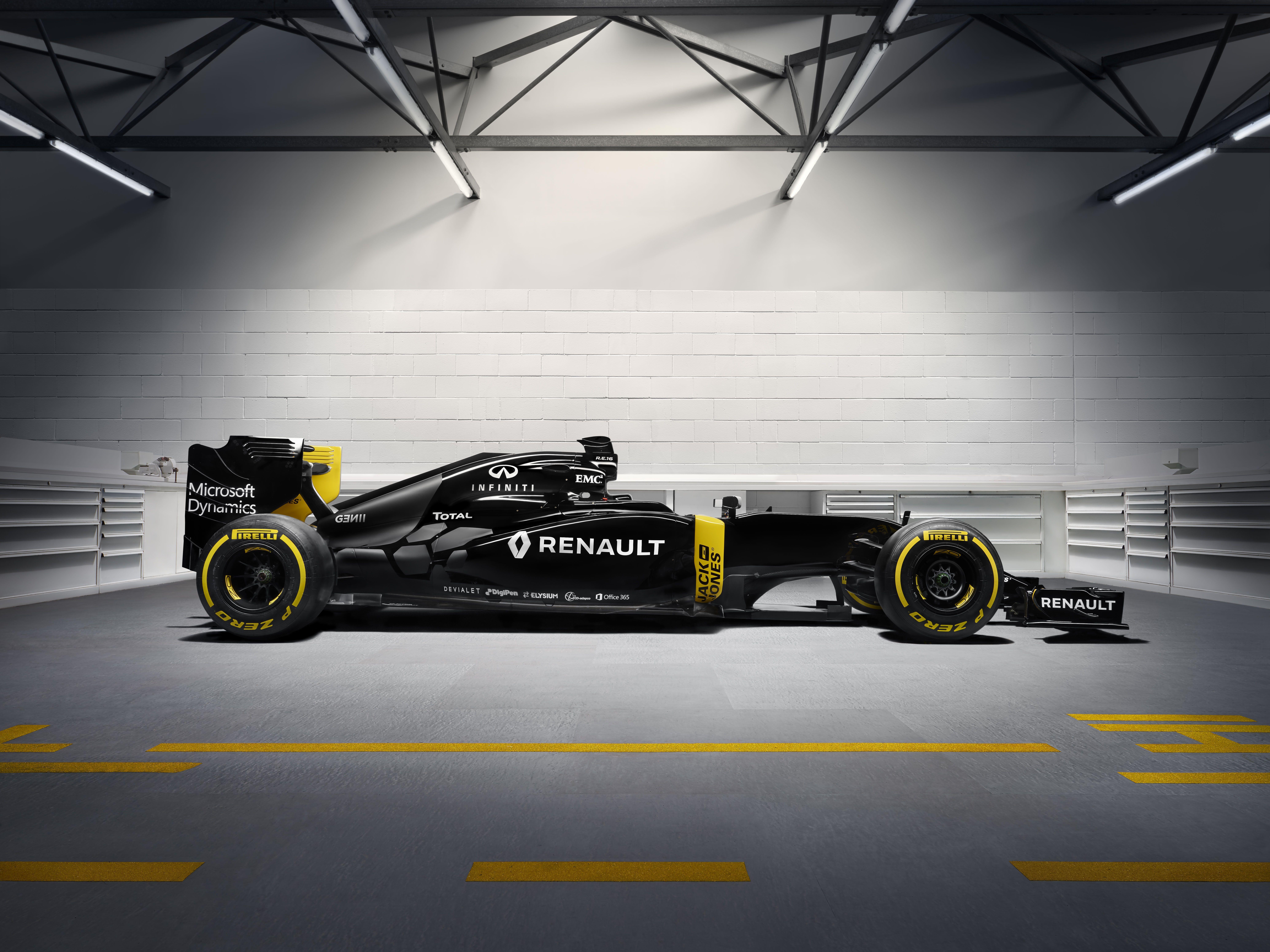 Renault RS16 F1 car launch picture