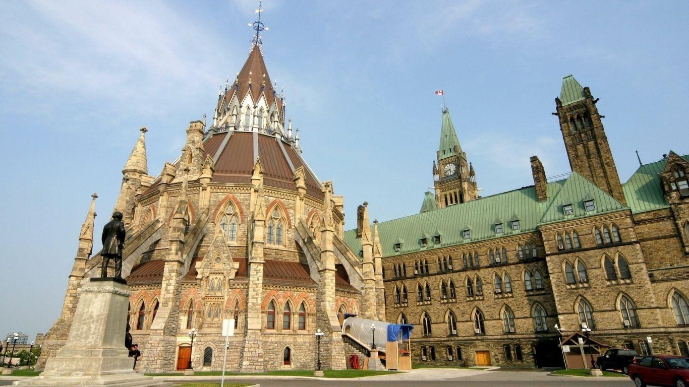 Download Wallpaper 1366x768 Canada, Library, Ottawa parliament