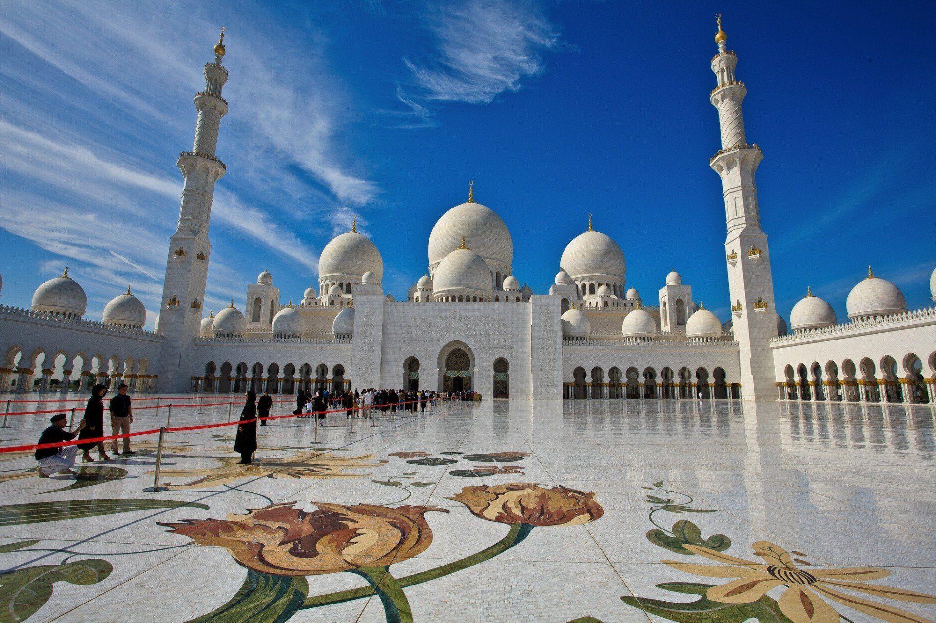 Sheikh Zayed Mosque in Abu Dhabi, United Arab Emirates wallpaper