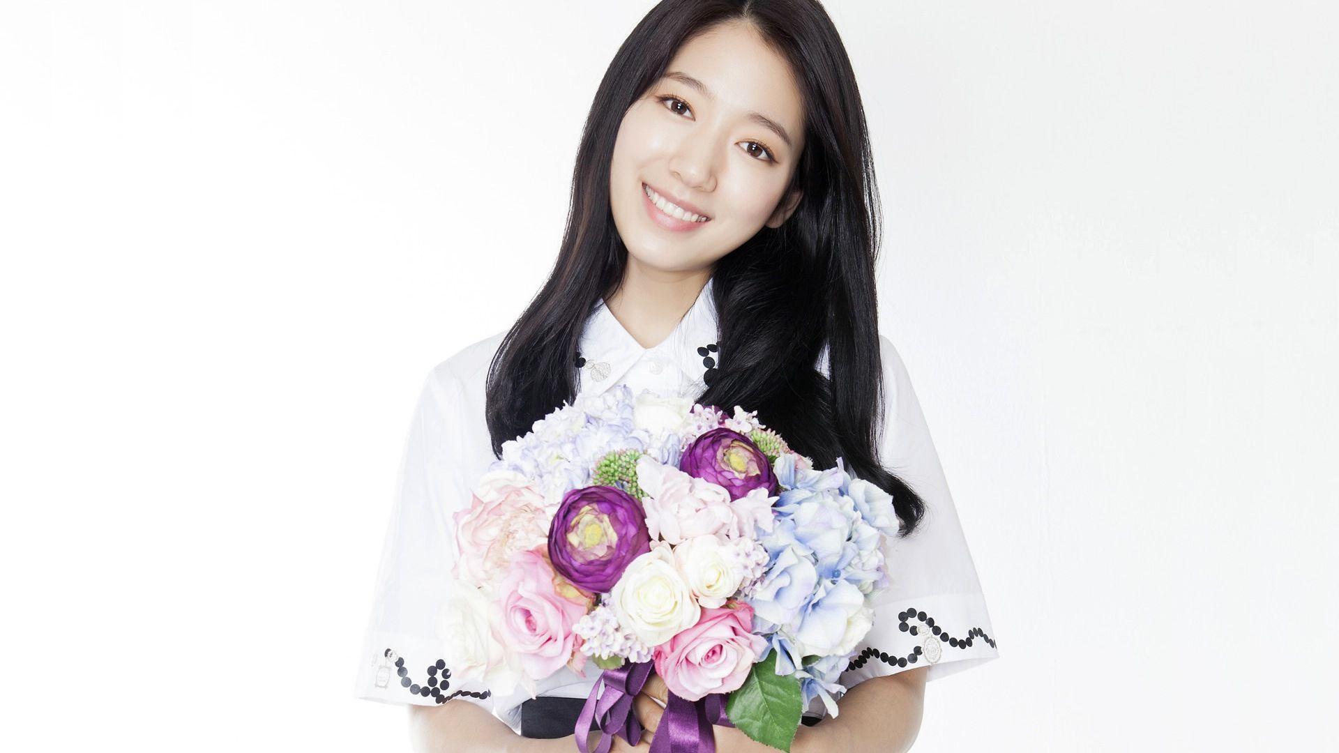 South Korean actress Park Shin Hye HD Wallpapers.