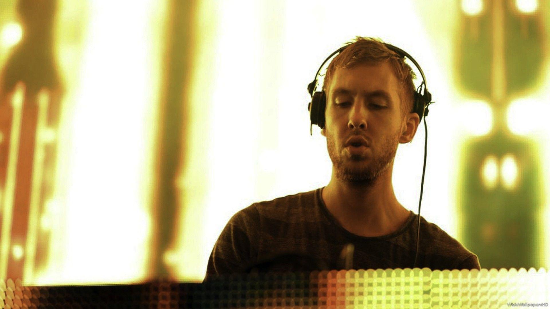 Calvin harris smith. Calvin Harris 2012. Calvin Harris 2007 Studio. Кельвин Харрис клипы. Calvin Harris в шапке.