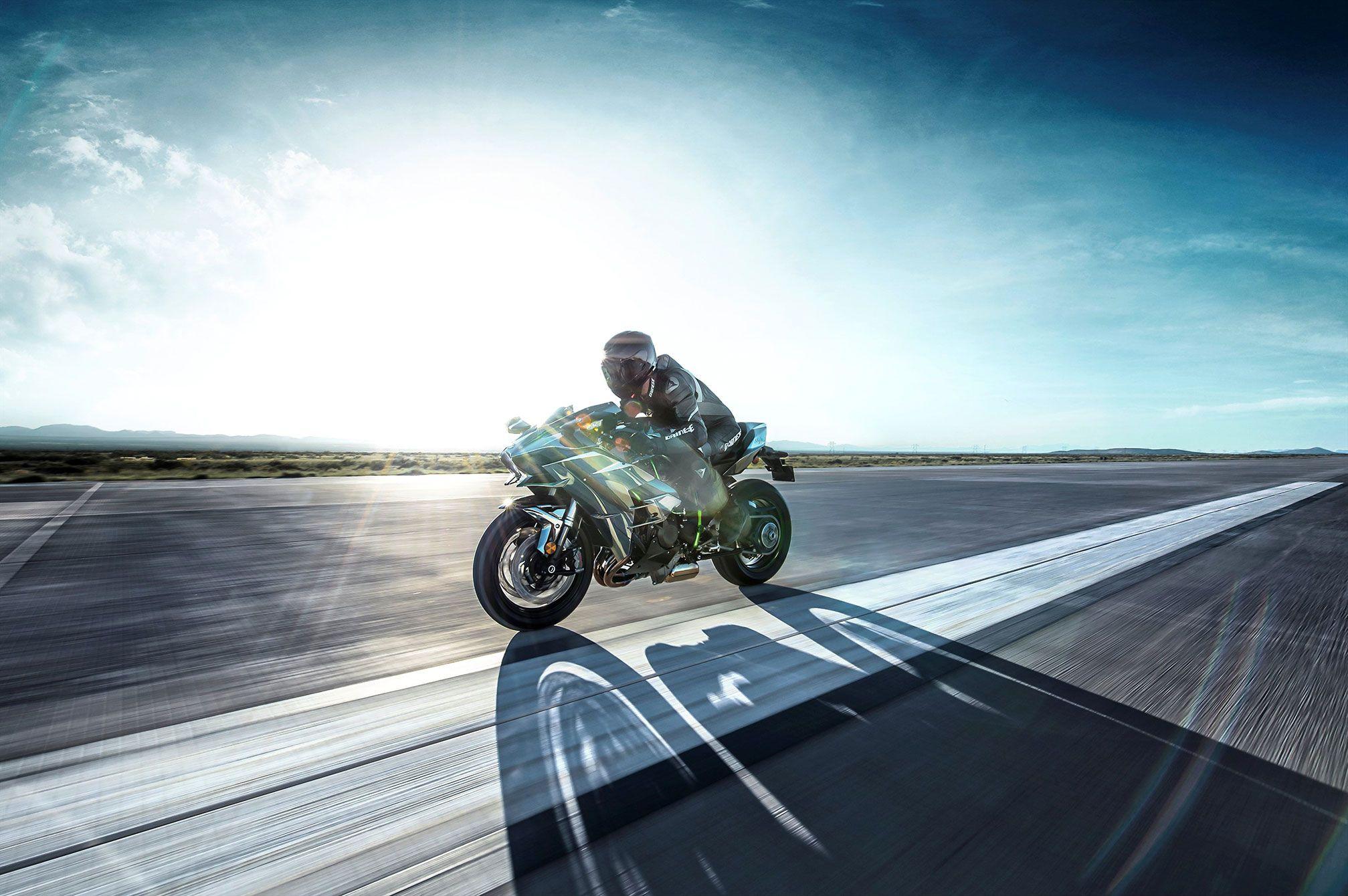 Kawasaki Ninja H2 Review
