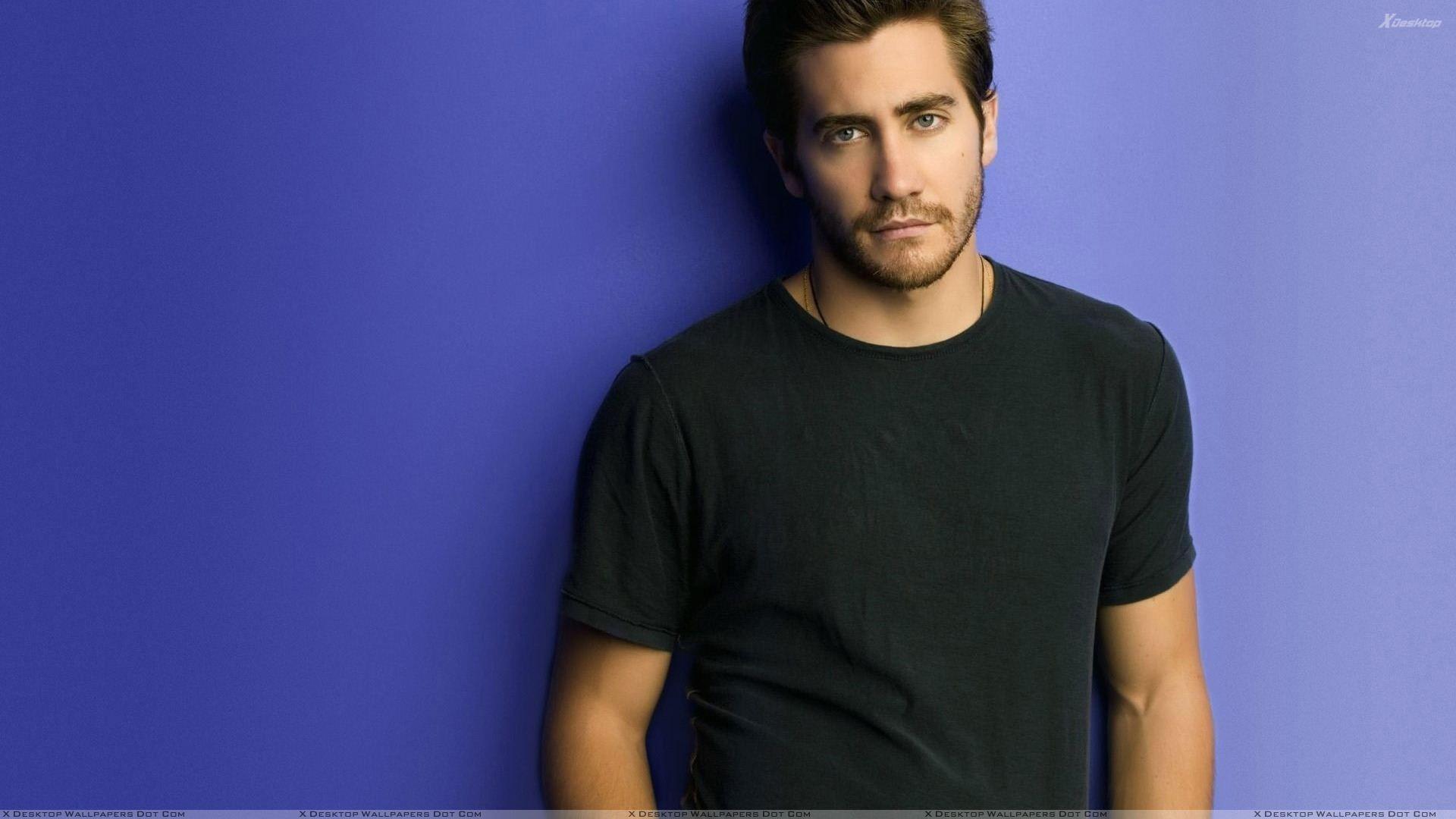Jake Gyllenhaal In Wet Black T Shirt Photohoot Wallpaper