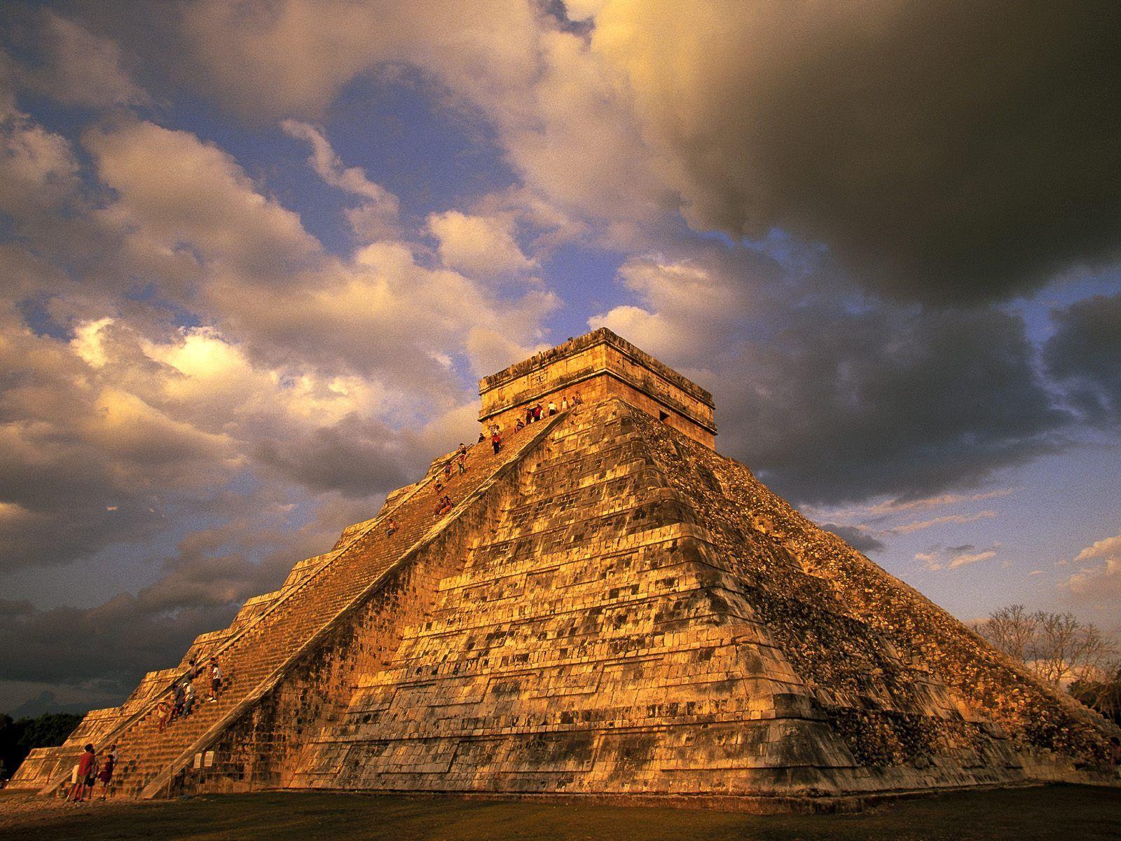 Ancient Mayan Ruins Chichen Itza Mexico Wallpaper