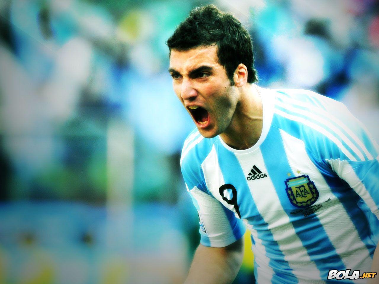 Gonzalo Higuain Picture. Latest Sports Alerts