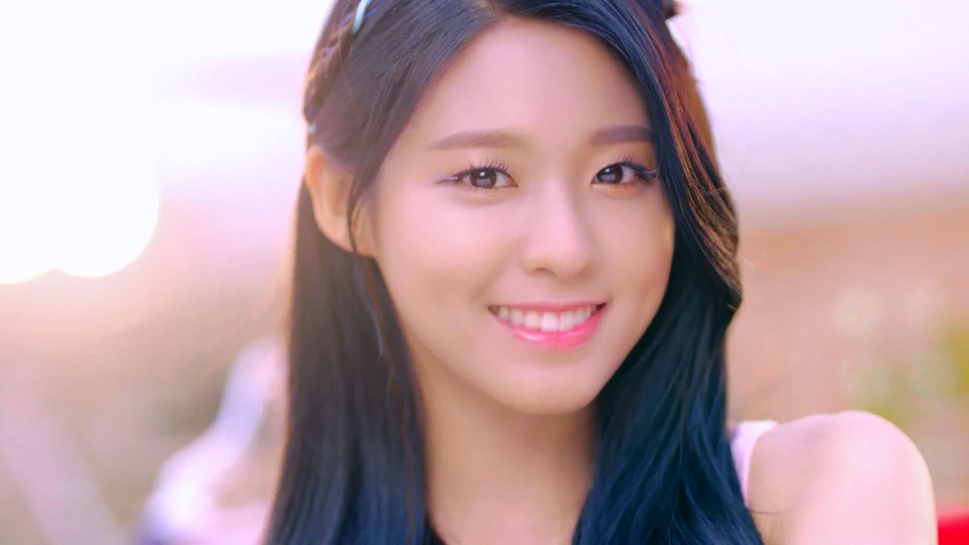 V.63: Kim Jungah Wallpaper, HD Image of Kim Jungah, Ultra HD 4K