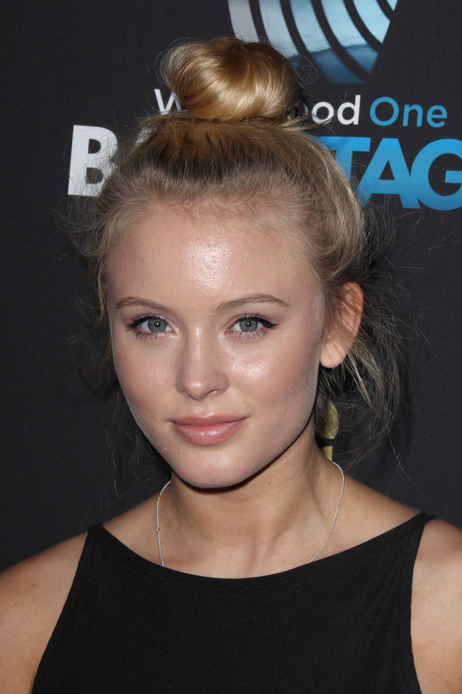 Zara Larsson High Quality Wallpaper For iPhone