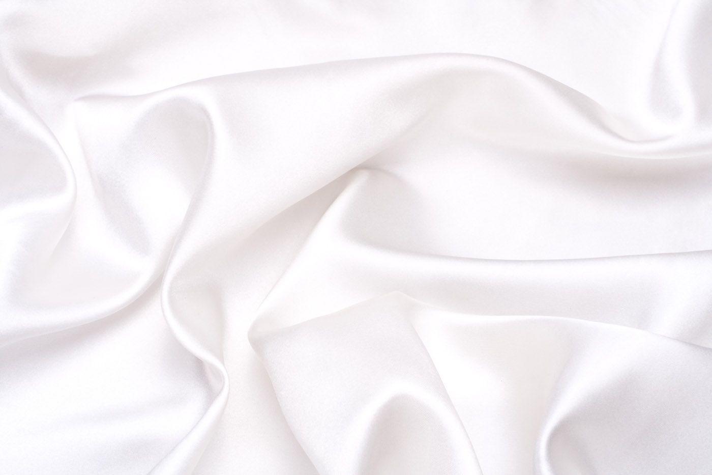 1600x1229px White Silk