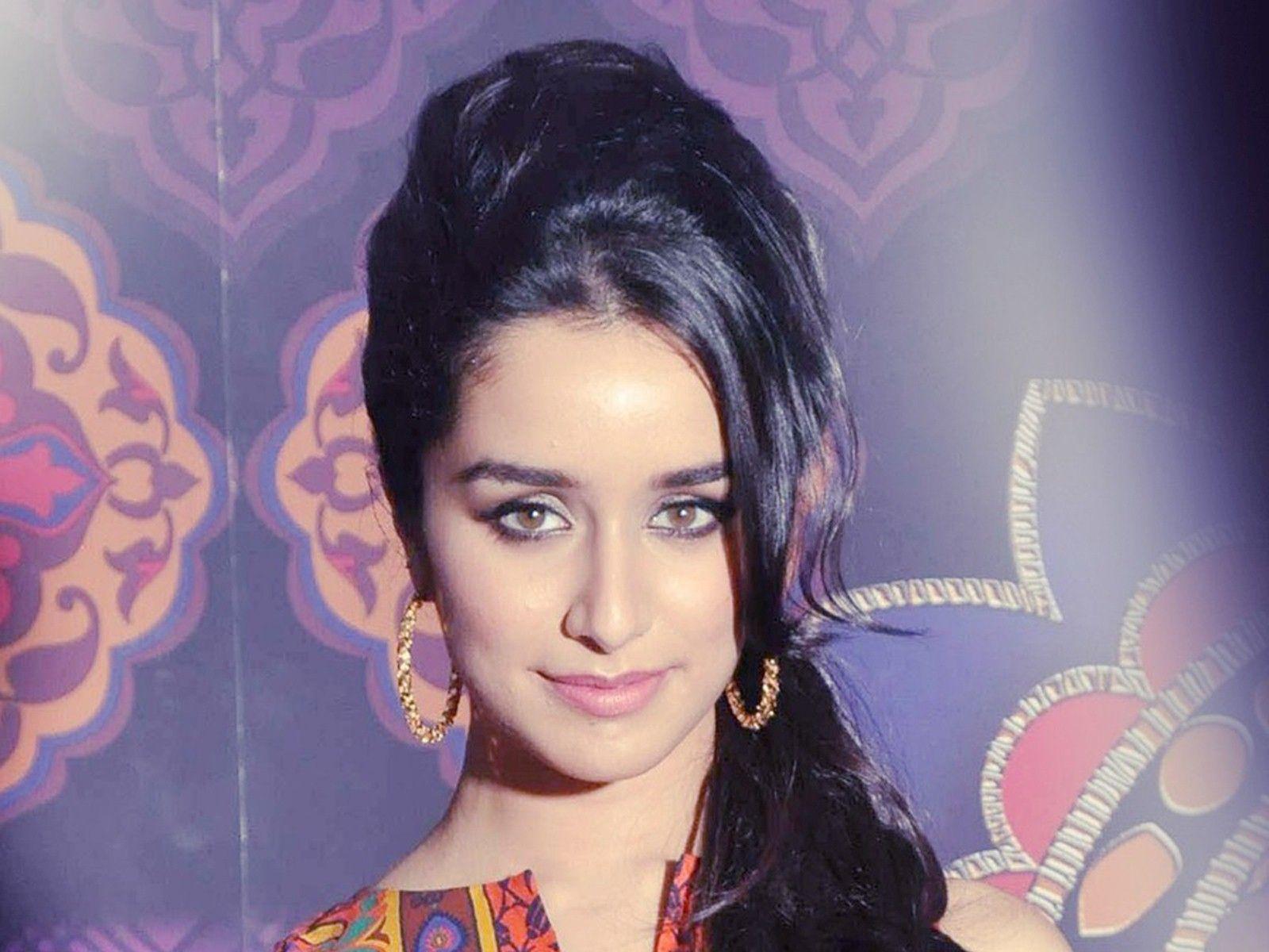 Pretty Cute Shraddha Kapoor in New Hairstyle HD Wallpaper