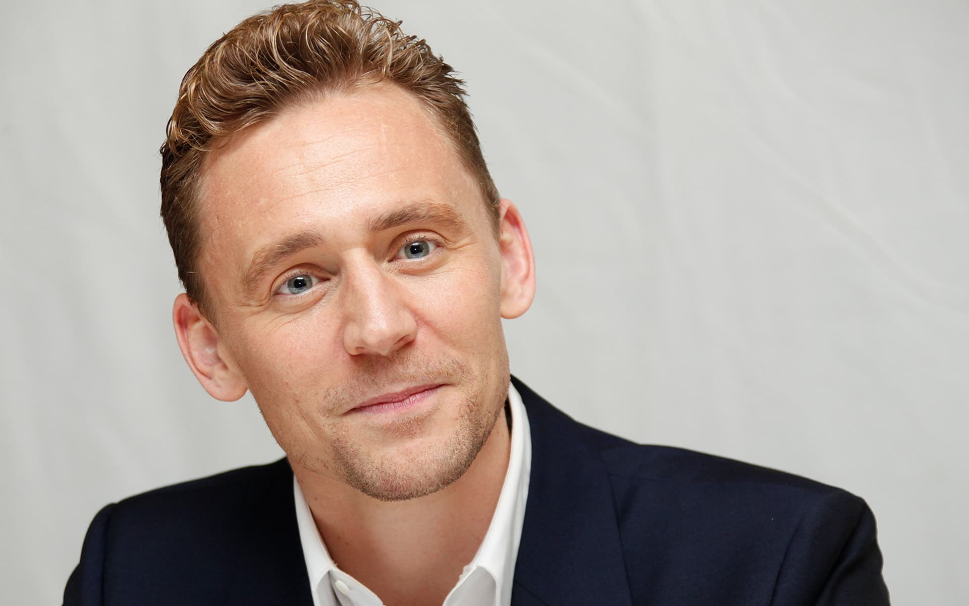 15+ Tom Hiddleston wallpapers High Quality Resolution Download.