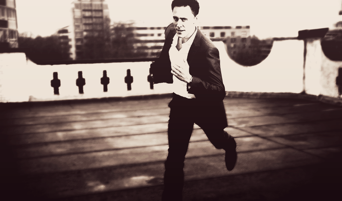 Tom Hiddleston Free Wallpaper