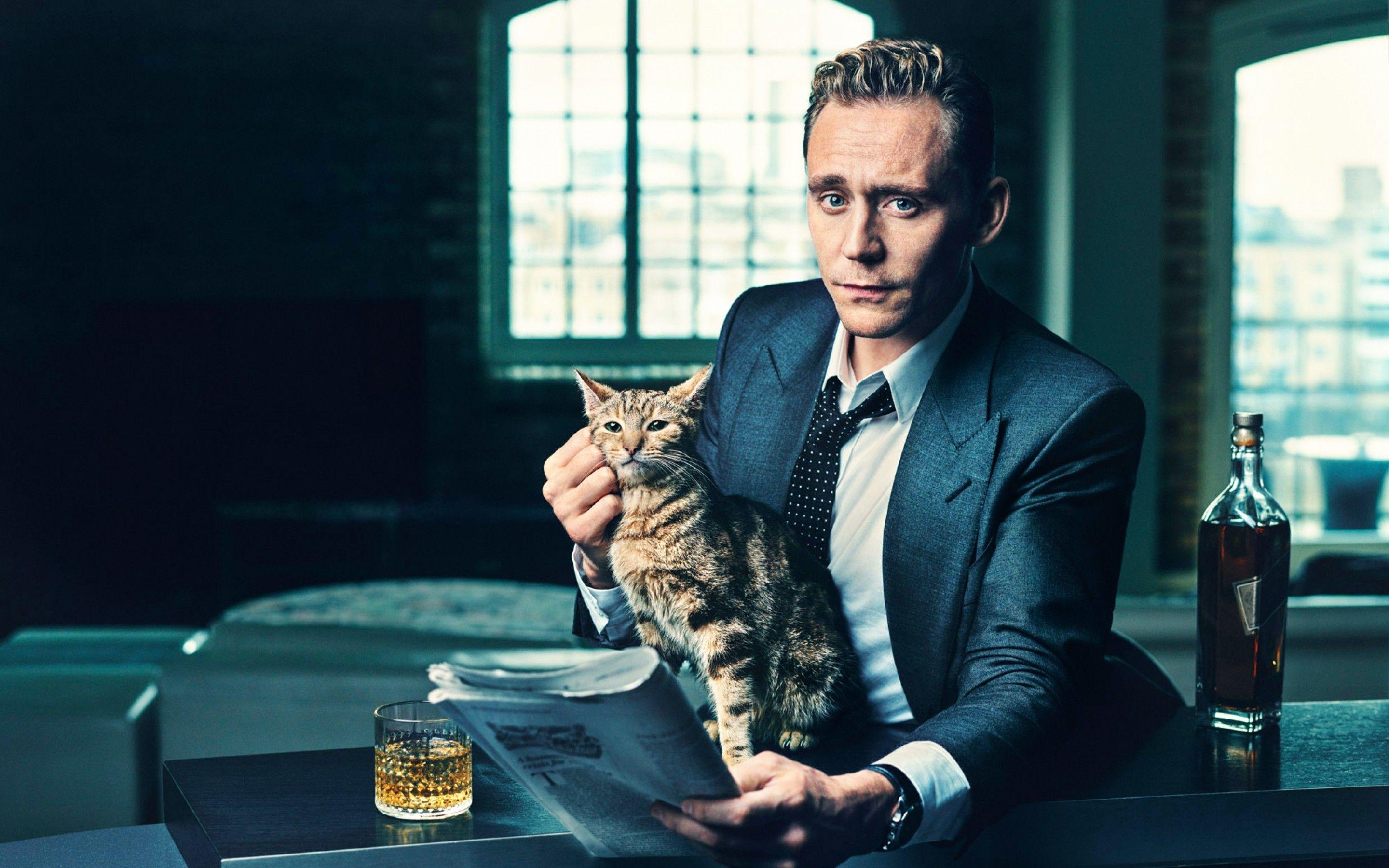 Tom Hiddleston Interview 2016 wallpaper